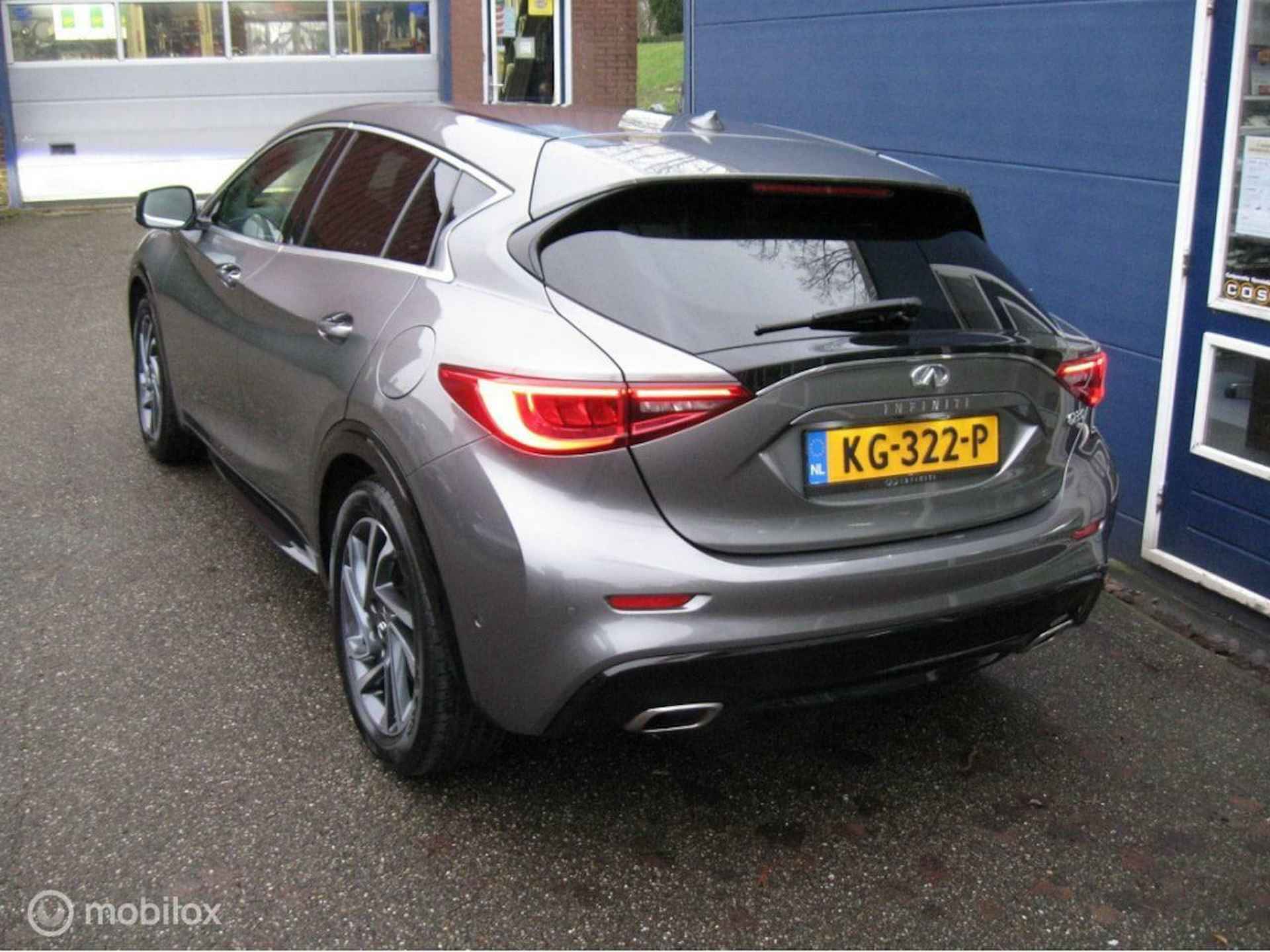 Infiniti Q30 1.6t Premium Black Pack Tech Pack NL auto - 6/24