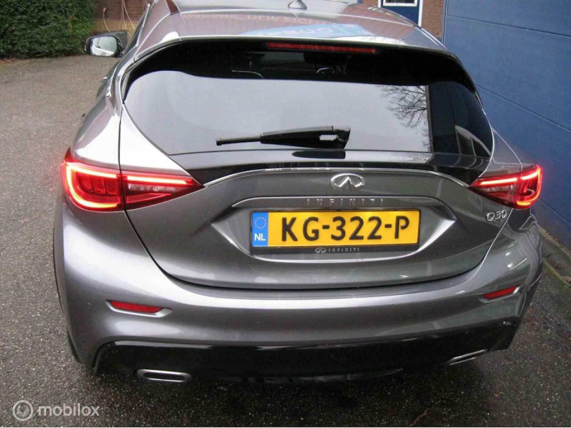 Infiniti Q30 1.6t Premium Black Pack Tech Pack NL auto - 7/24