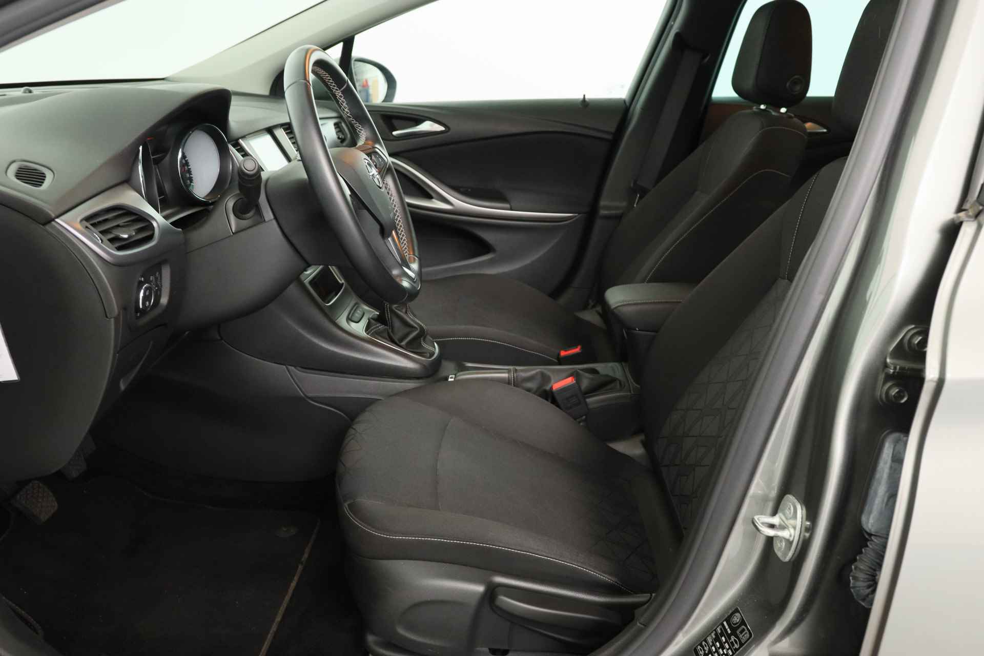 Opel Astra Sports Tourer 1.0 Turbo 120 Jaar Edition | Dealer Onderhouden! | Navi | Clima | Parkeersensoren V+A | Cruise Control | 16'' Lich - 16/32
