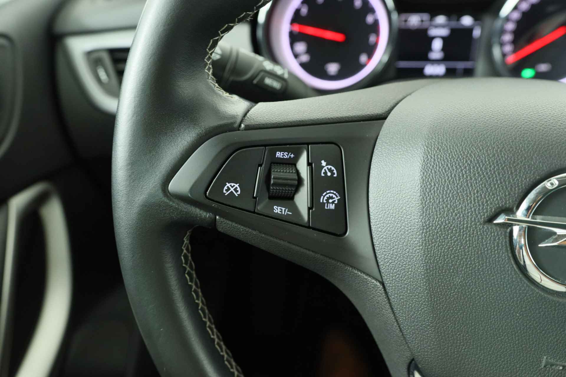 Opel Astra Sports Tourer 1.0 Turbo 120 Jaar Edition | Dealer Onderhouden! | Navi | Clima | Parkeersensoren V+A | Cruise Control | 16'' Lich - 18/32