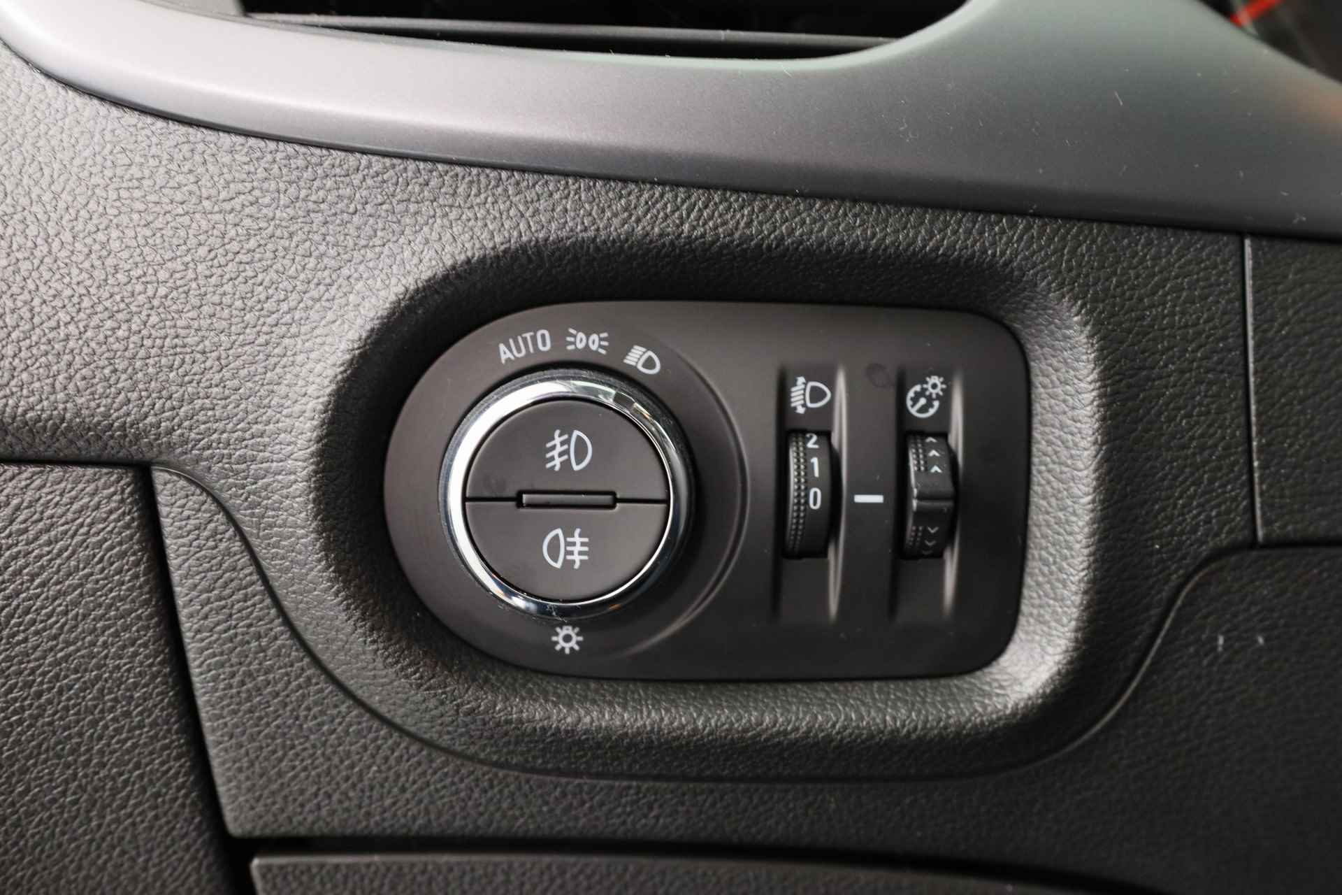 Opel Astra Sports Tourer 1.0 Turbo 120 Jaar Edition | Dealer Onderhouden! | Navi | Clima | Parkeersensoren V+A | Cruise Control | 16'' Lich - 26/32