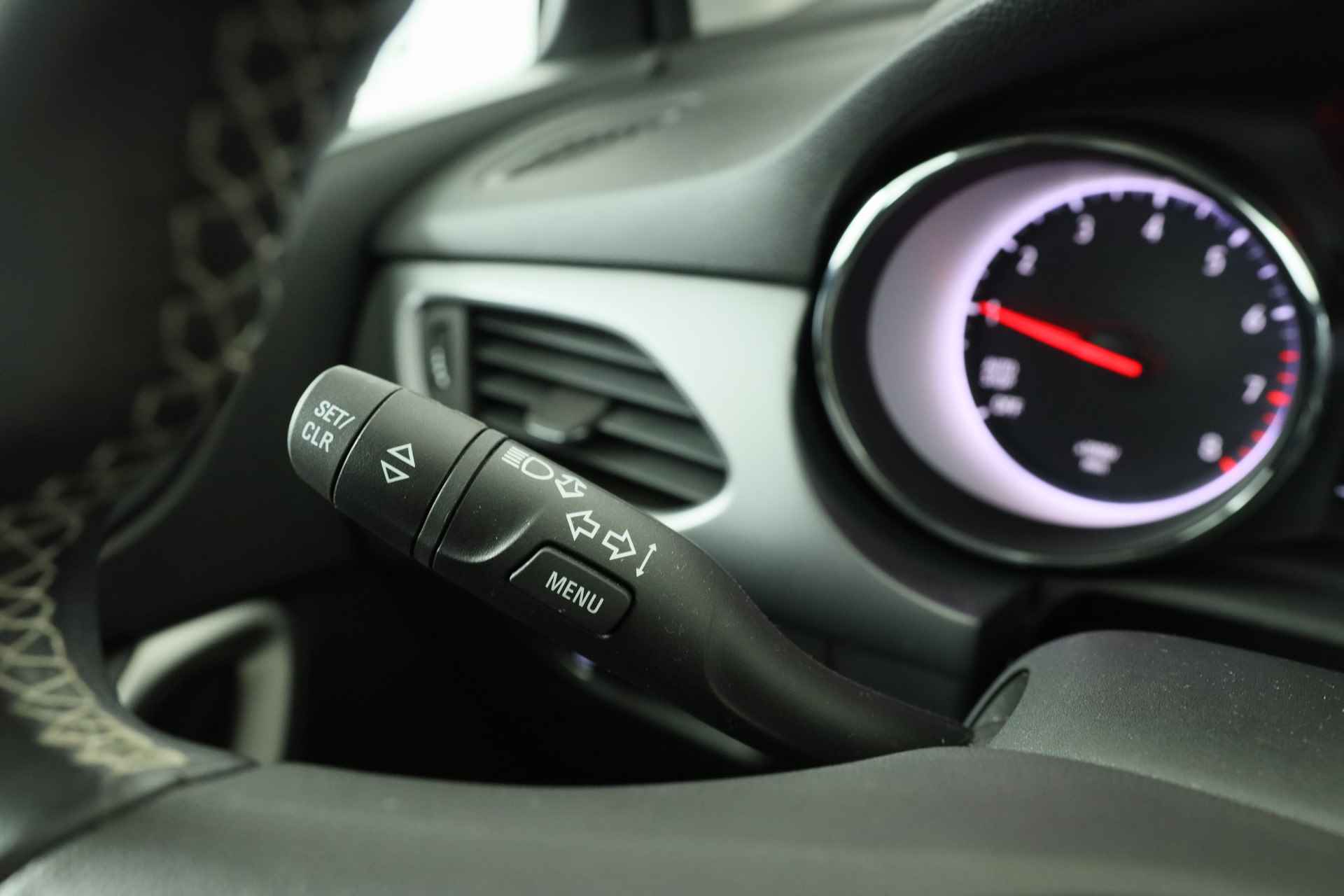 Opel Astra Sports Tourer 1.0 Turbo 120 Jaar Edition | Dealer Onderhouden! | Navi | Clima | Parkeersensoren V+A | Cruise Control | 16'' Lich - 27/32