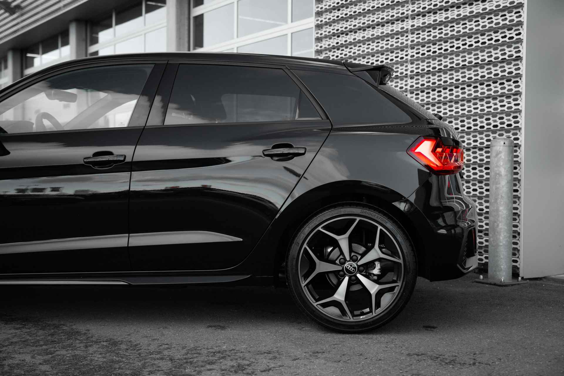 Audi A1 Sportback 30 TFSI S edition | Achteruitrijcamera | Adaptive cruise | Parkeerhulp plus - 23/50