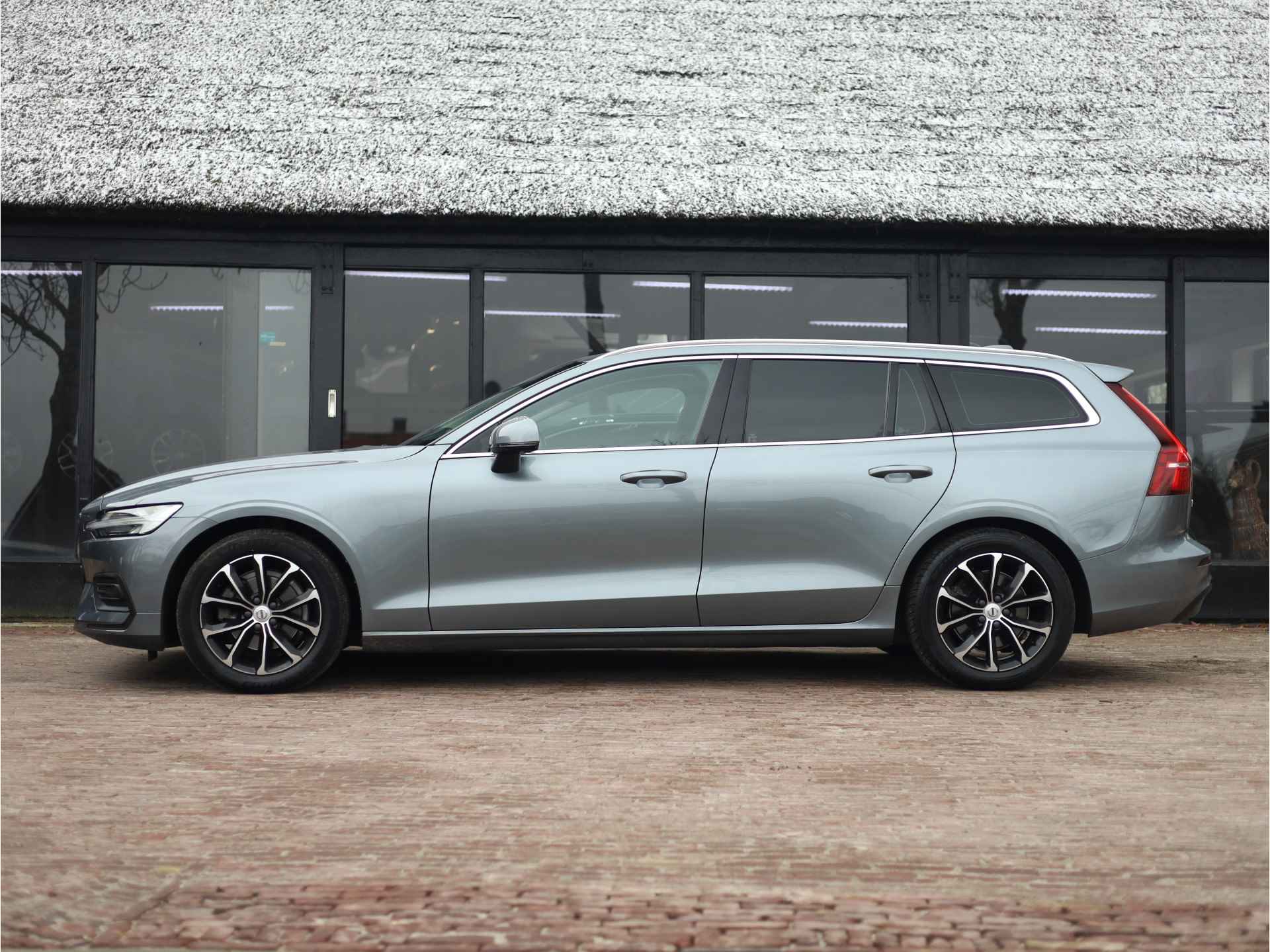 Volvo V60 2.0 D3 Momentum Automaat | Applecarplay | Navigatie | Elektrische kofferklep - 5/37