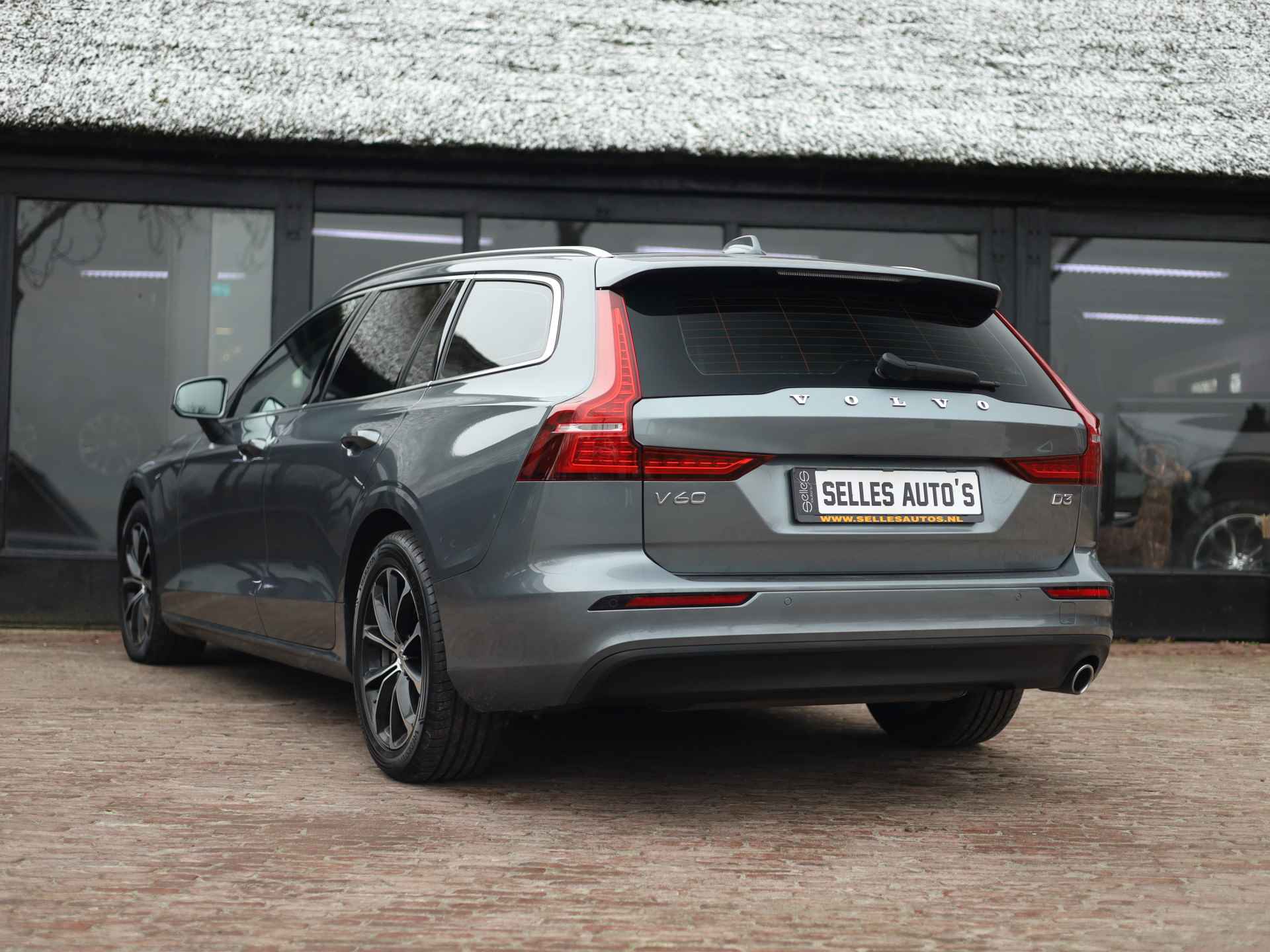 Volvo V60 2.0 D3 Momentum Automaat | Applecarplay | Navigatie | Elektrische kofferklep - 8/37