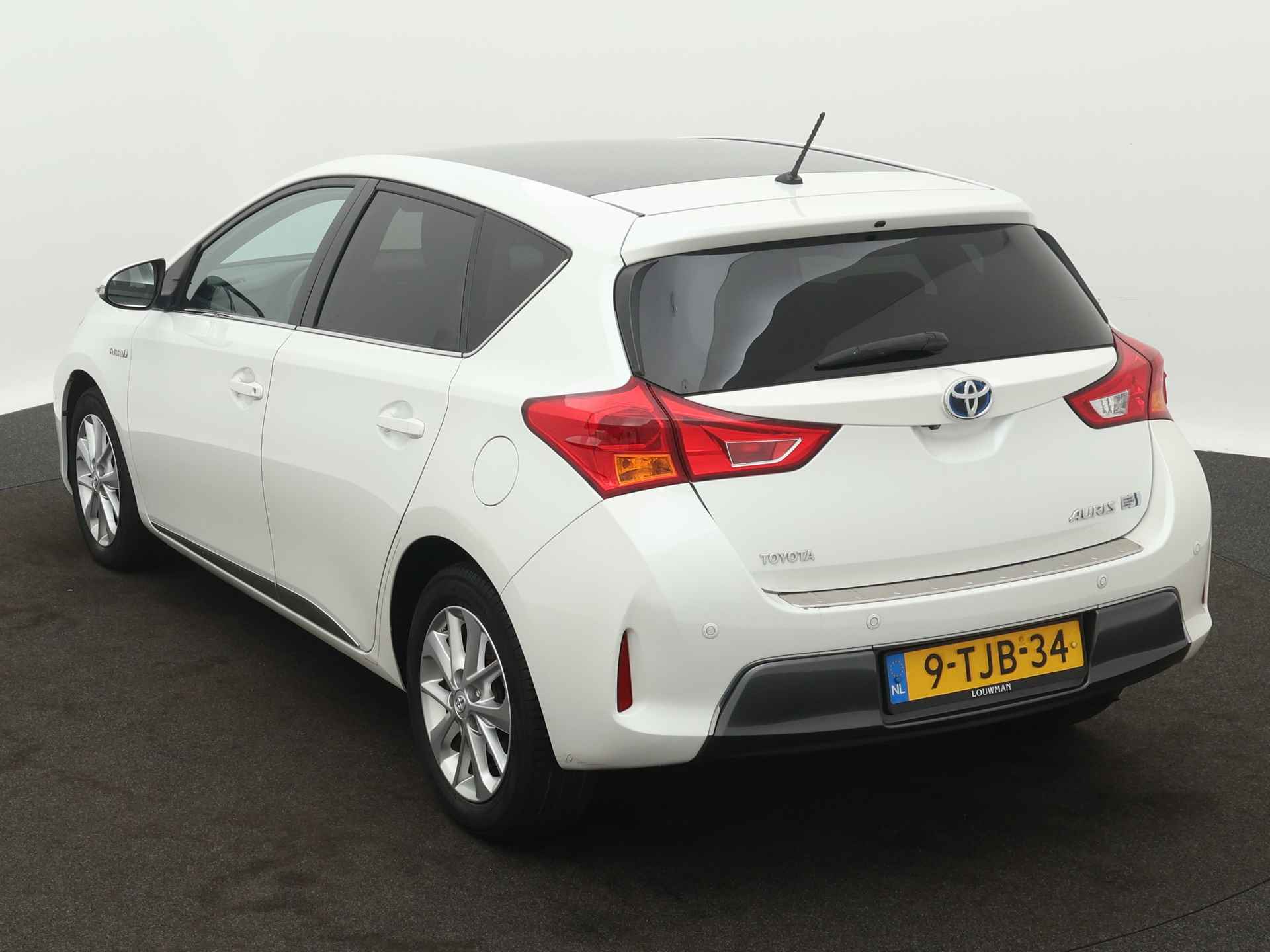 Toyota Auris 1.8 Hybrid Lease+ | Leder | Panoramadak | Parkeersensoren | Cruise Control | LM velgen | Camera | Navigatie | Stoelverwarming | - 3/42