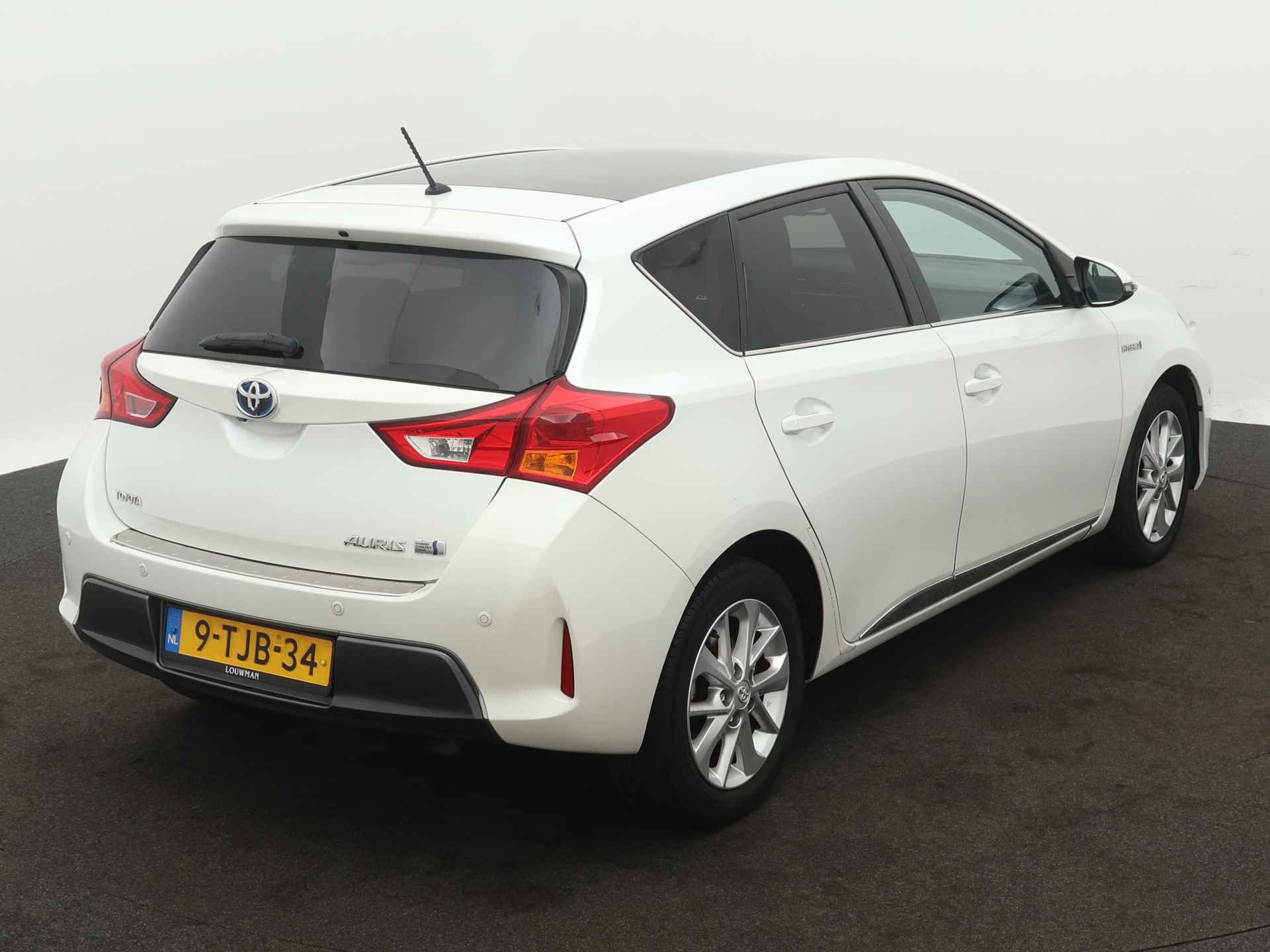 Toyota Auris 1.8 Hybrid Lease+ | Leder | Panoramadak | Parkeersensoren | Cruise Control | LM velgen | Camera | Navigatie | Stoelverwarming | - 16/42