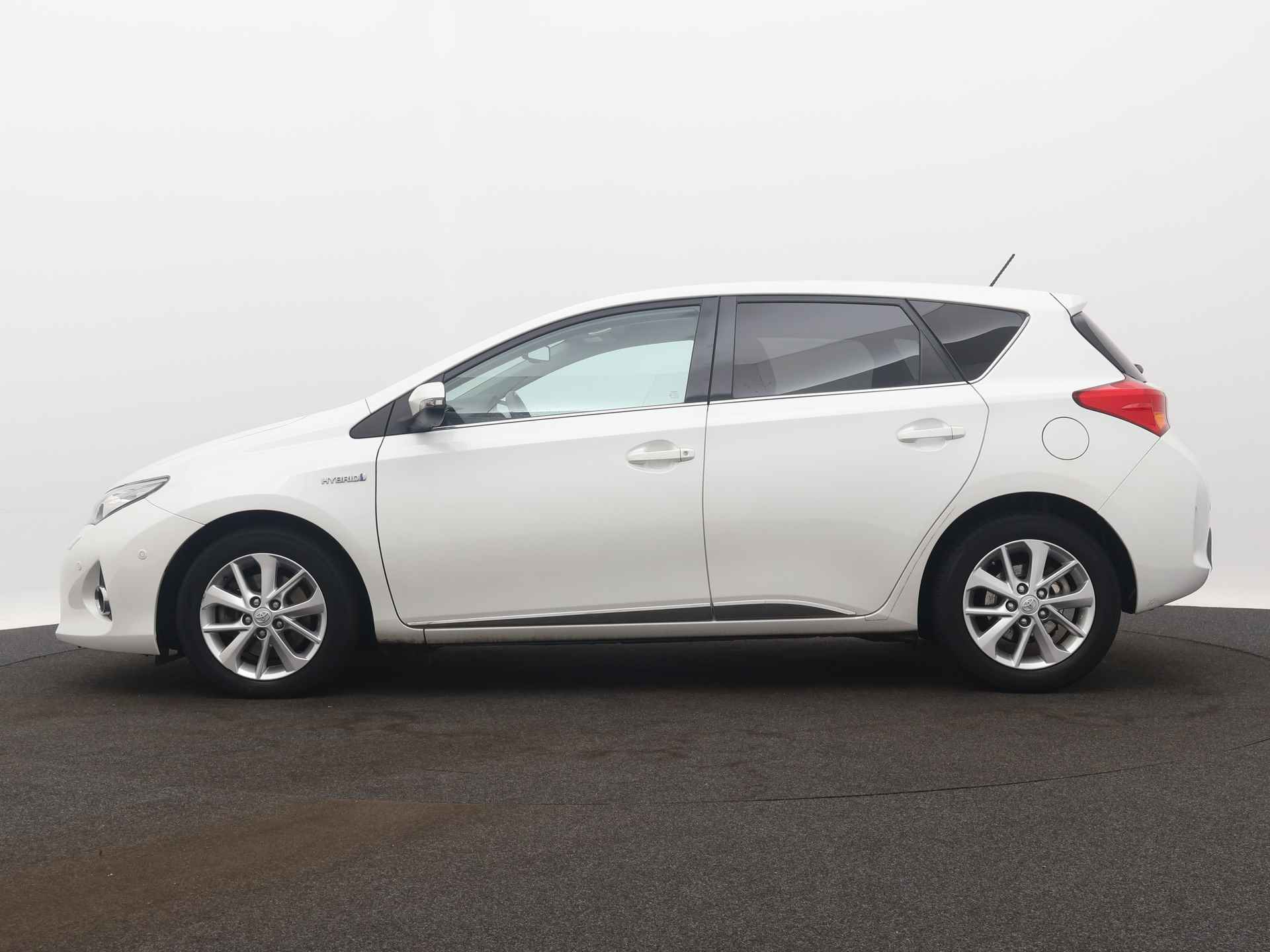 Toyota Auris 1.8 Hybrid Lease+ | Leder | Panoramadak | Parkeersensoren | Cruise Control | LM velgen | Camera | Navigatie | Stoelverwarming | - 27/42