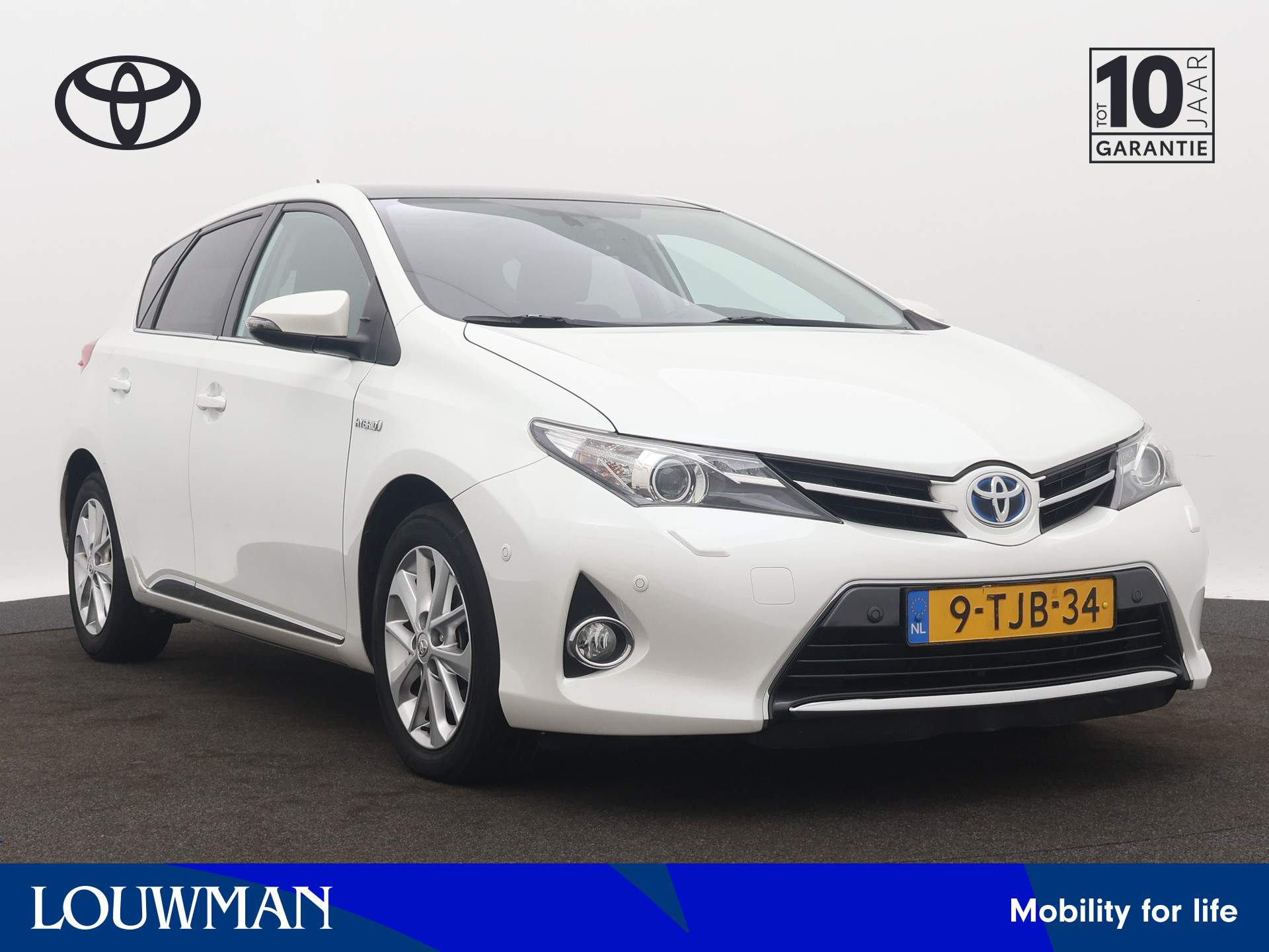 Toyota Auris 1.8 Hybrid Lease+ | Leder | Panoramadak | Parkeersensoren | Cruise Control | LM velgen | Camera | Navigatie | Stoelverwarming |