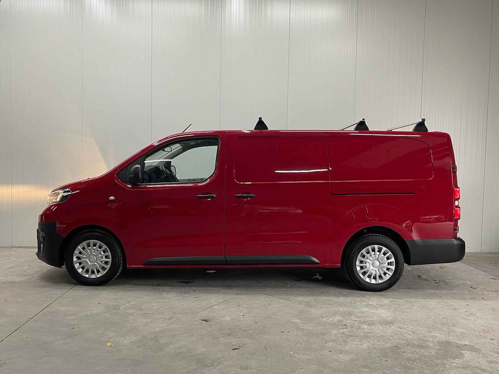 Toyota PROACE Long Worker 2.0 D-4D Professional Long | MARGE Voertuig | Trekhaak | Dakdragers | 3-Zits | Zijf schuifdeuren L&R | Stoelverwarming | HUD | Half Leder  bekleding | Airco | Cruise control | navigatie | - 2/23