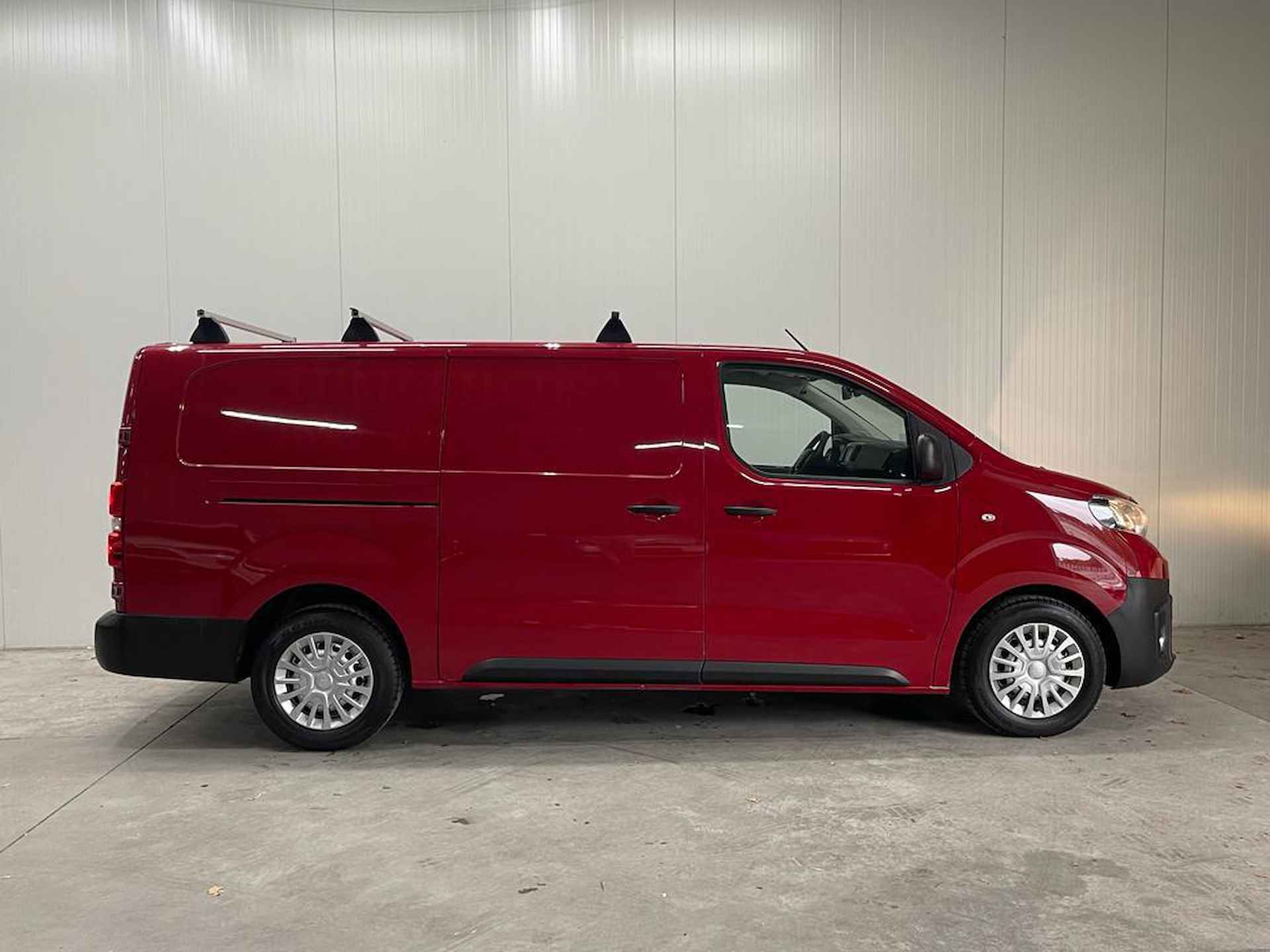 Toyota PROACE Long Worker 2.0 D-4D Professional Long | MARGE Voertuig | Trekhaak | Dakdragers | 3-Zits | Zijf schuifdeuren L&R | Stoelverwarming | HUD | Half Leder  bekleding | Airco | Cruise control | navigatie | - 5/23