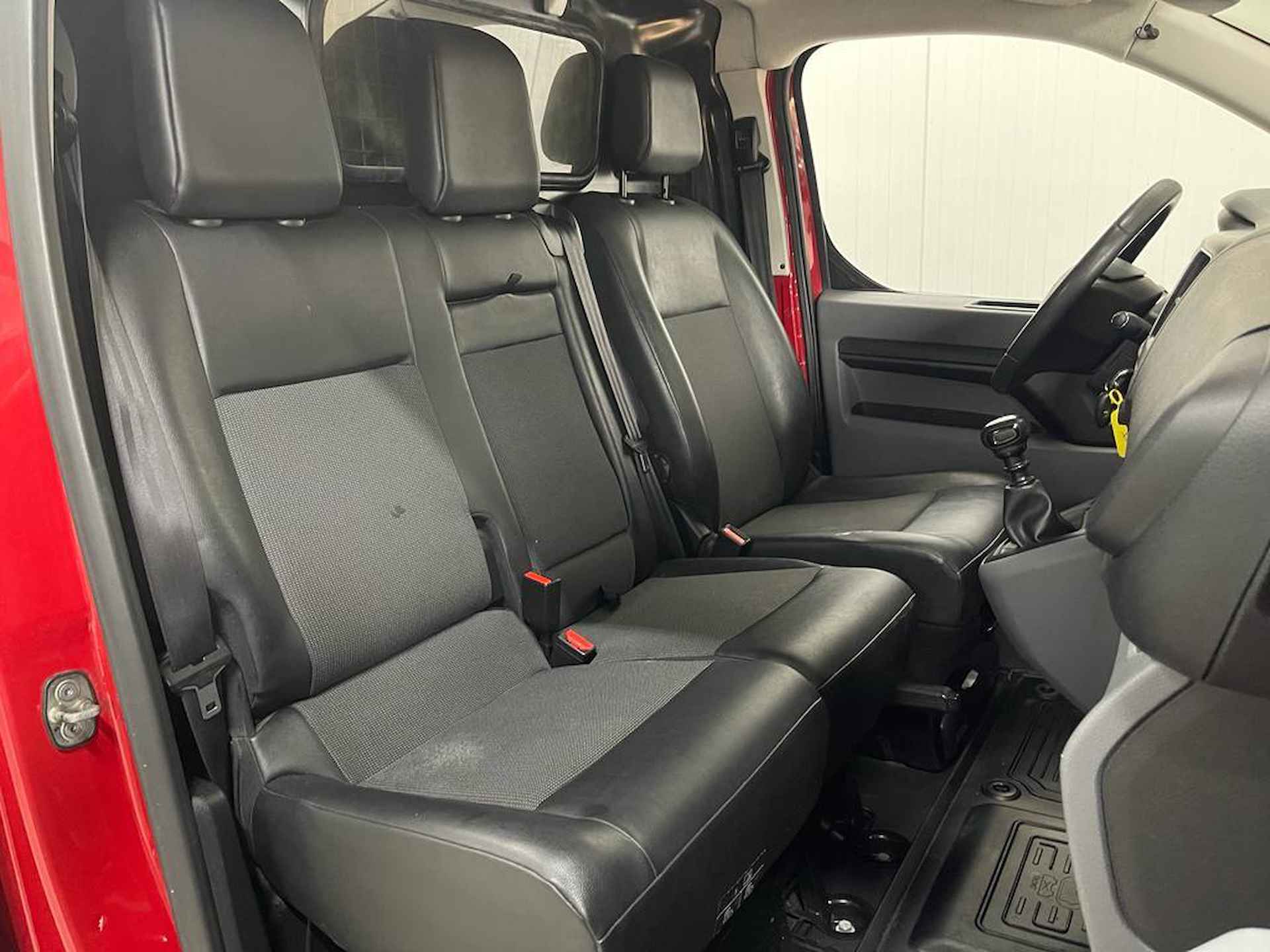 Toyota PROACE Long Worker 2.0 D-4D Professional Long | MARGE Voertuig | Trekhaak | Dakdragers | 3-Zits | Zijf schuifdeuren L&R | Stoelverwarming | HUD | Half Leder  bekleding | Airco | Cruise control | navigatie | - 8/23