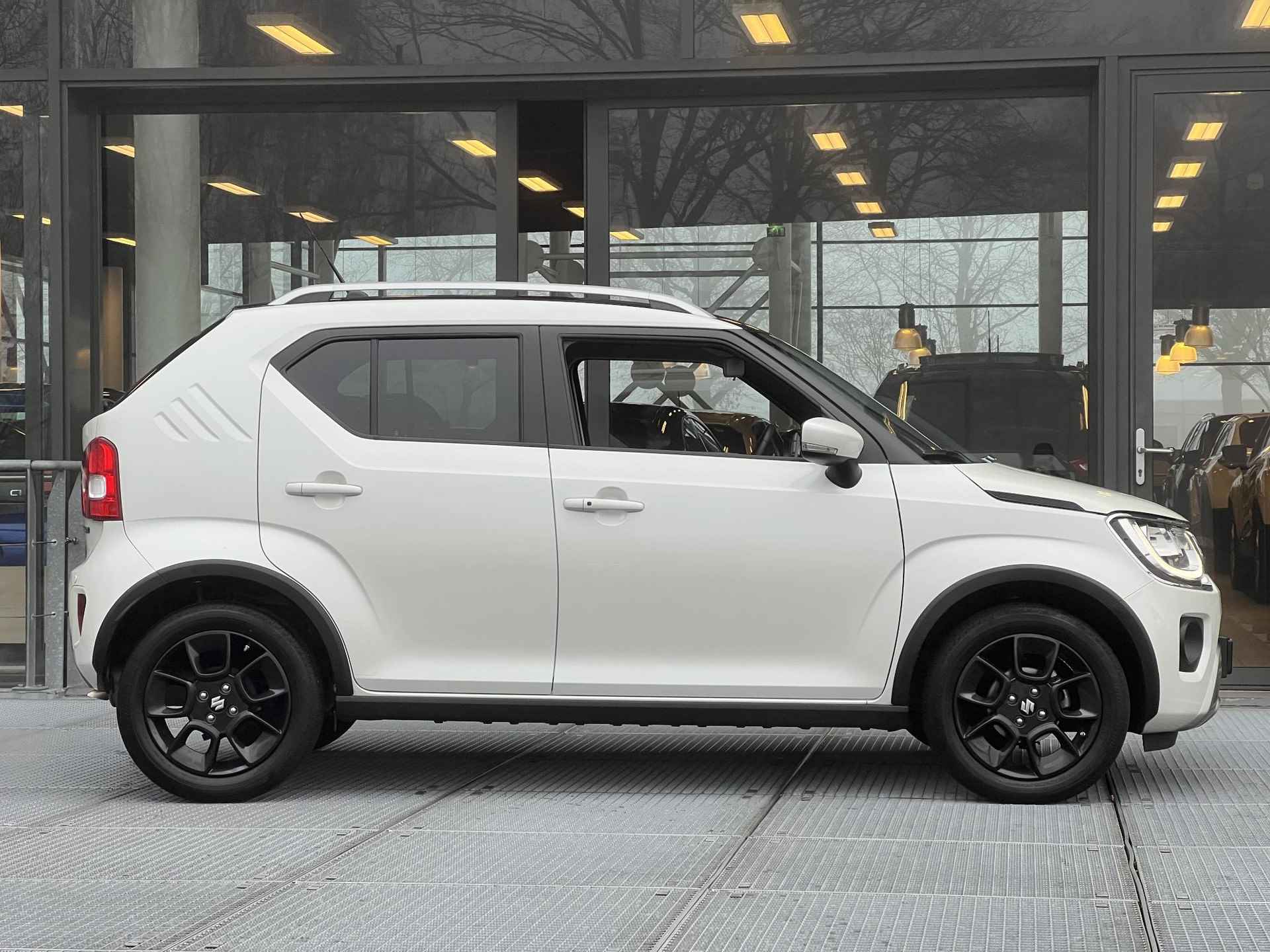 Suzuki Ignis 1.2 Smart Hybrid Style CVT Automaat | Carplay | Achteruitrijcamera en parkeersensoren achter | Navigatie - 18/32