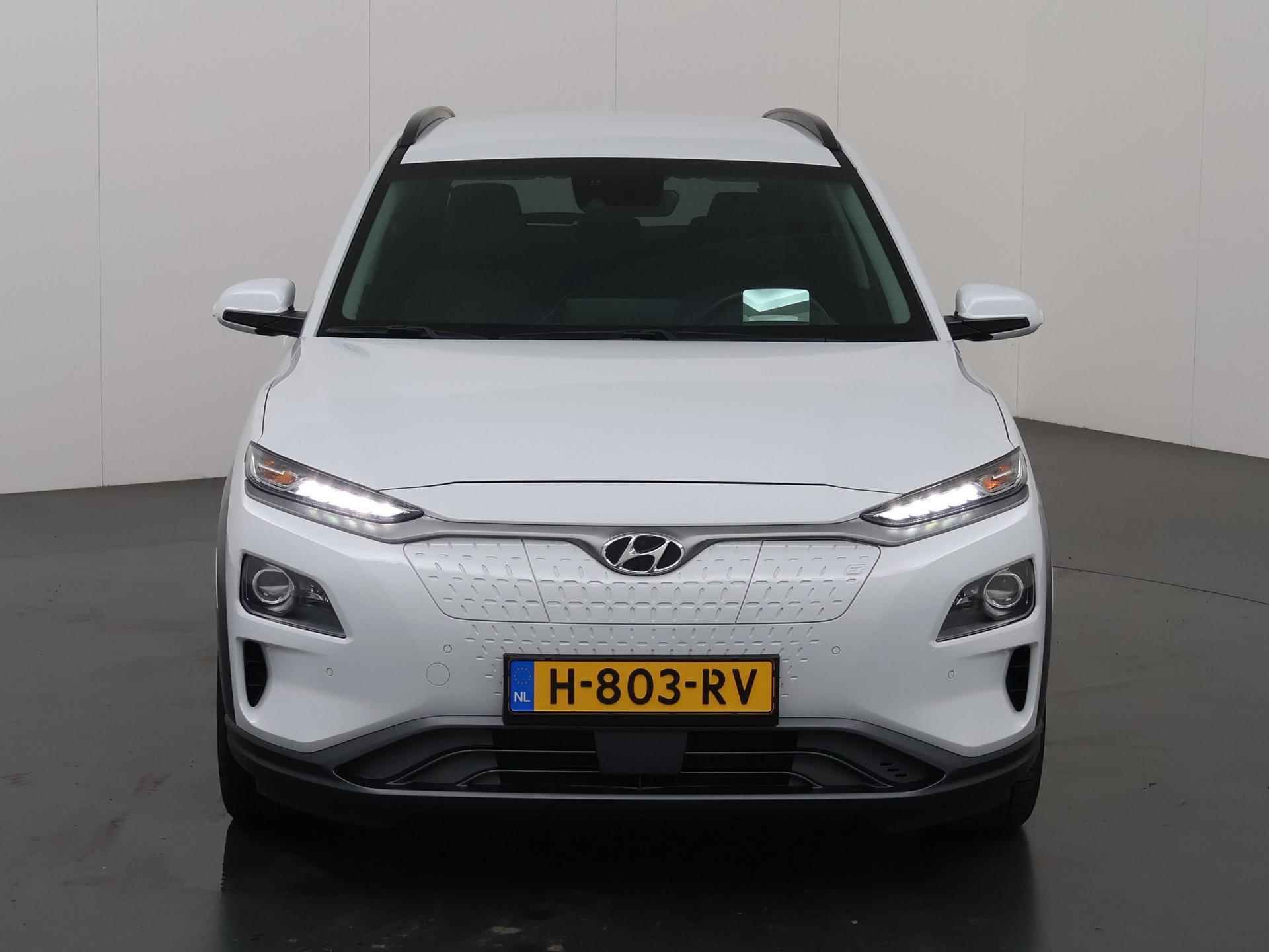 Hyundai Kona EV Fashion 64 kWh | HUD | LED | Navigatie | Camera | DAB | Apple CarPlay/Android Auto | Stoelverwarming | Adaptieve Cruise Control | Krell Audio | - 4/43