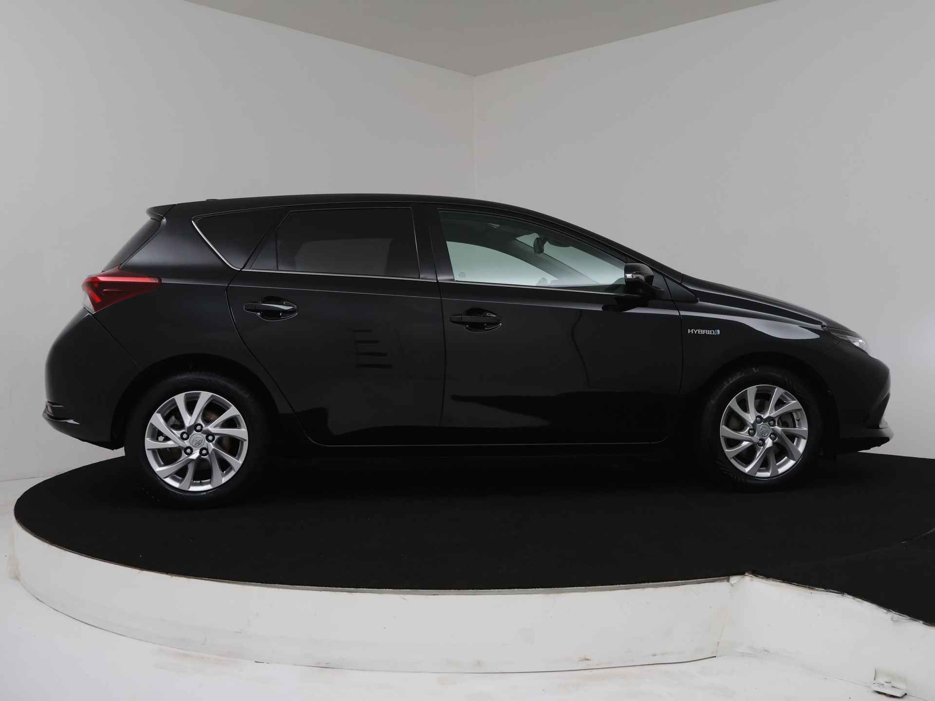 Toyota Auris 1.8 Hybrid Dynamic Go | LM velgen | Navigatie | Camera | Cruise Control | Climate Control | - 16/42