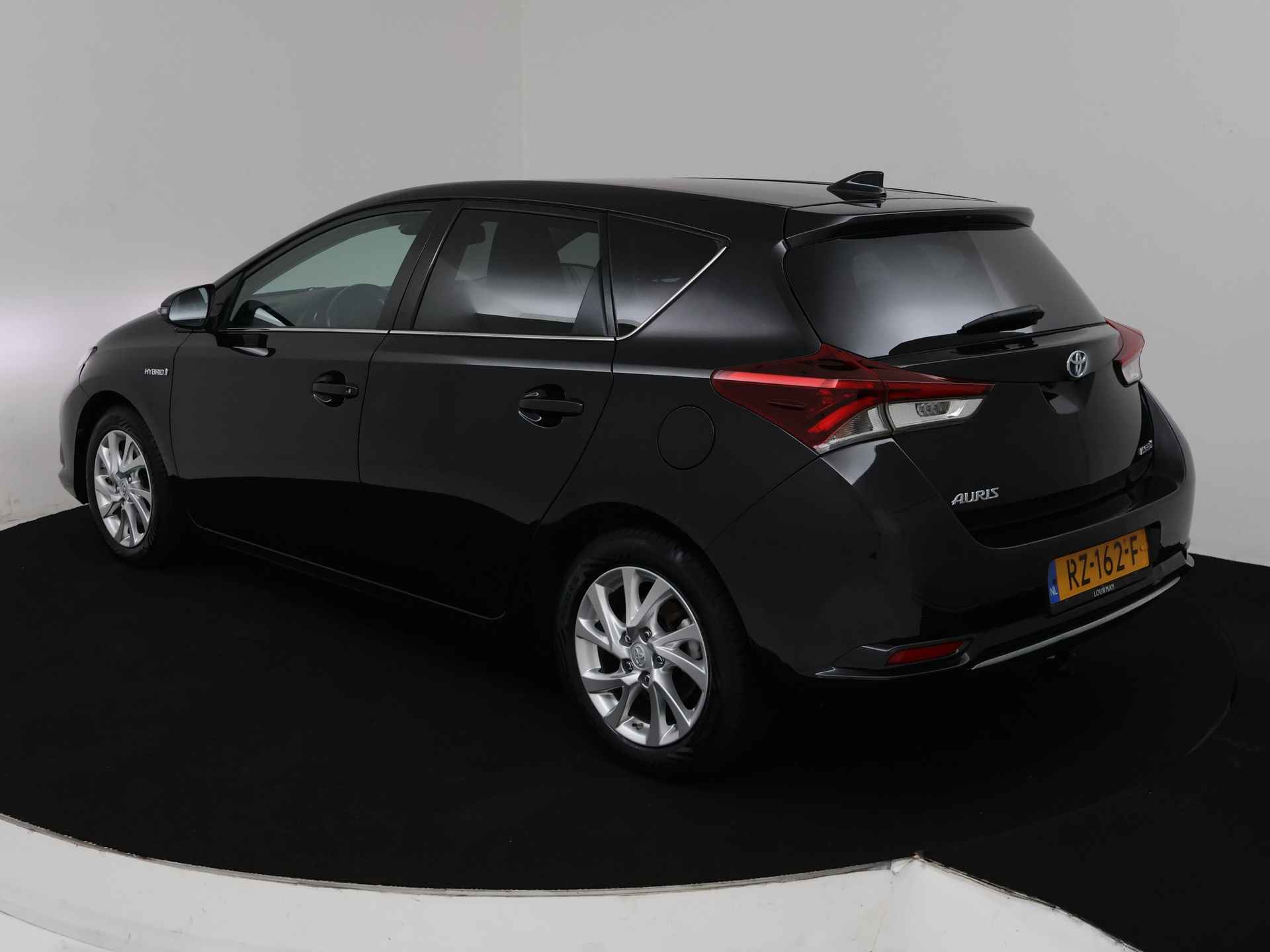 Toyota Auris 1.8 Hybrid Dynamic Go | LM velgen | Navigatie | Camera | Cruise Control | Climate Control | - 17/42