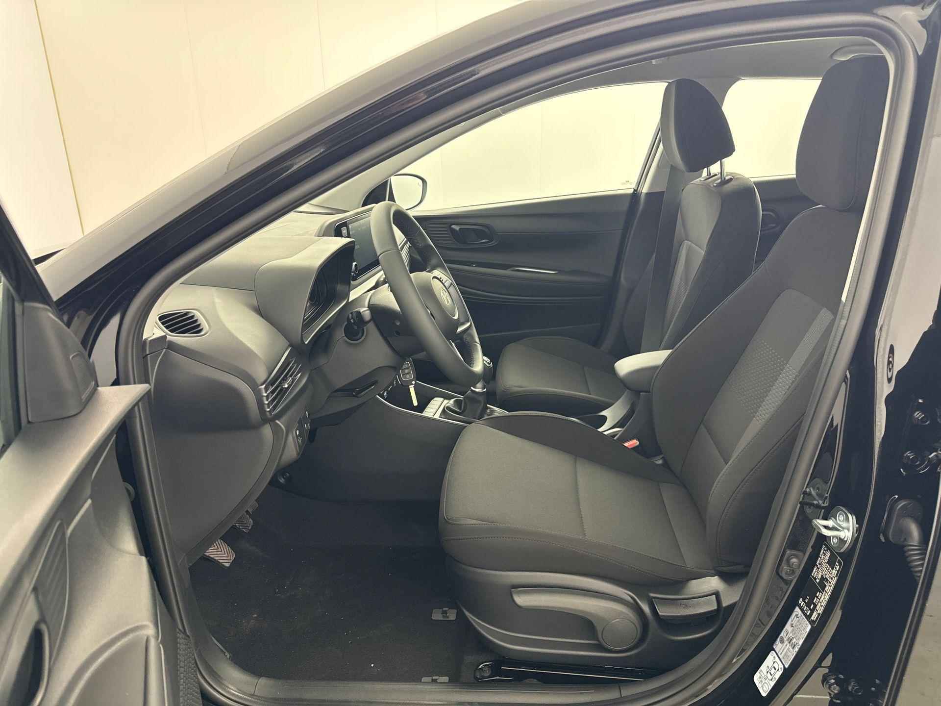 Hyundai i20 1.0 T-GDI Comfort | APPLE CARPLAY/AUTO ANDROID | PARKEER CAMERA ACHTER | INCL €3500,- REGISTRATIE KORTING | CRUISE CONTROL | 16" licht metalen velgen | direct leverbaar | - 18/32