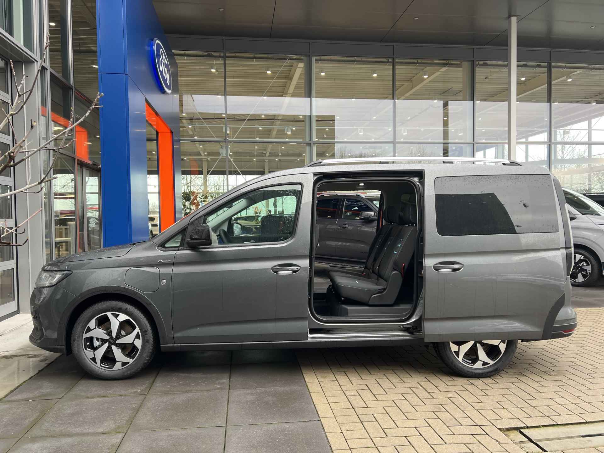 Ford Tourneo Connect L2 Active PHEV 150 PK Automaat | Vanafprijs | 7 Persoons | 119 KM Elektrisch | 2x schuifdeur | Pano dak | Climate Control | - 6/37