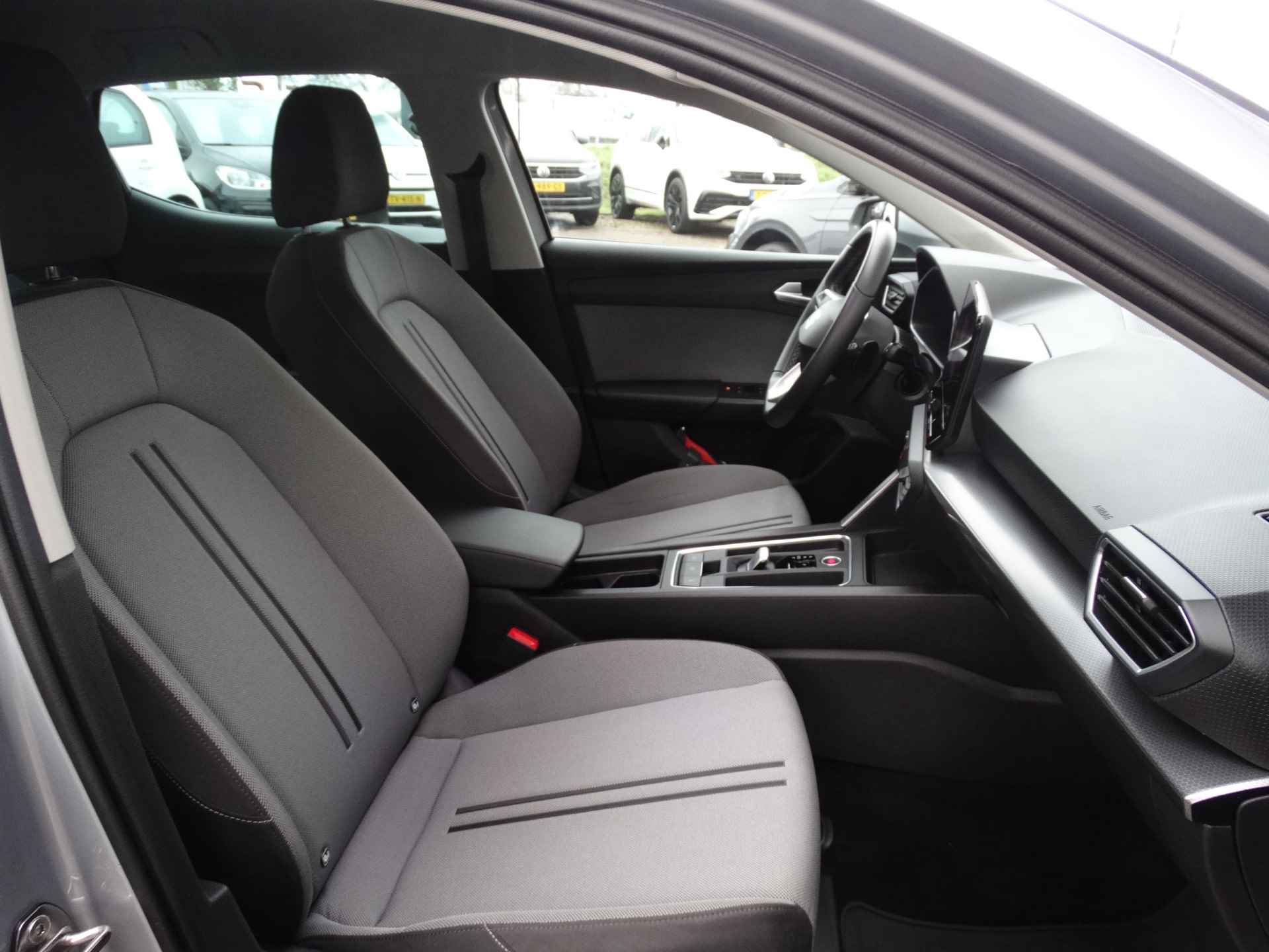 SEAT Leon 1.0 eTSI 110PK DSG Style Business Intense | Navigatie | Climate Control | Achteruitrijcamera | - 5/29