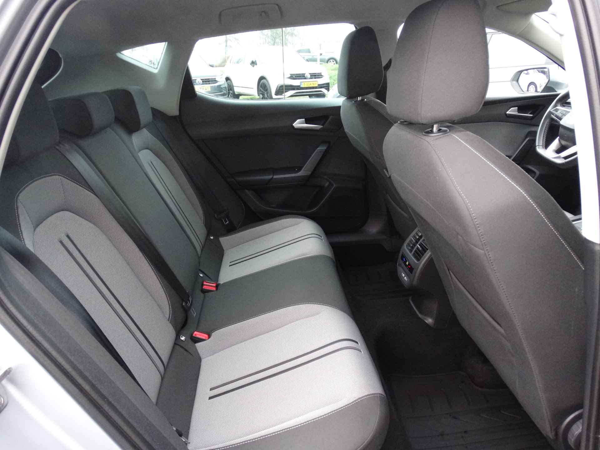 SEAT Leon 1.0 eTSI 110PK DSG Style Business Intense | Navigatie | Climate Control | Achteruitrijcamera | - 12/29
