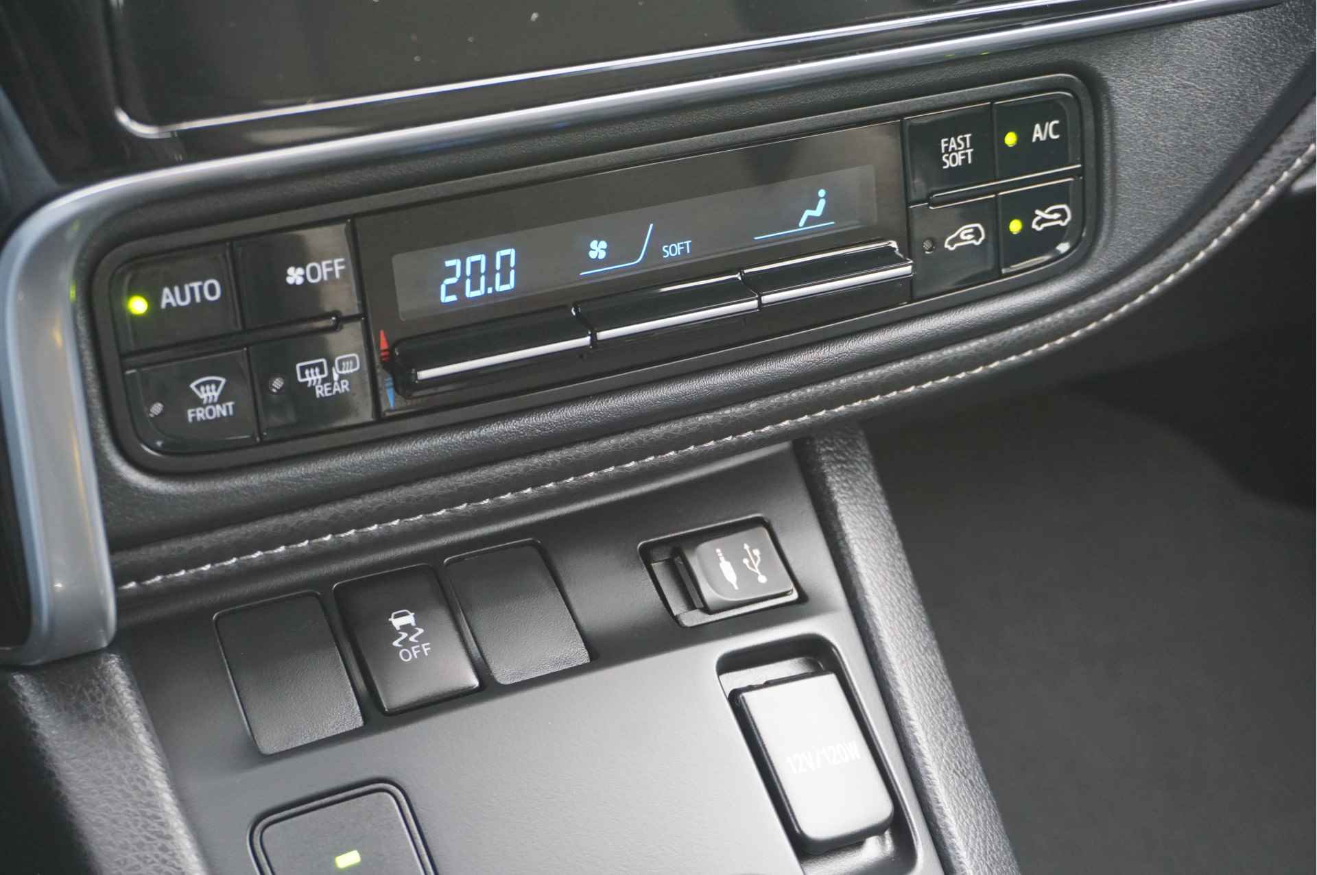 Toyota Auris Touring Sports 1.8 Hybrid Aspiration + Navi/ Camera/ Cruise/ Airco/ Garantie! - 24/48