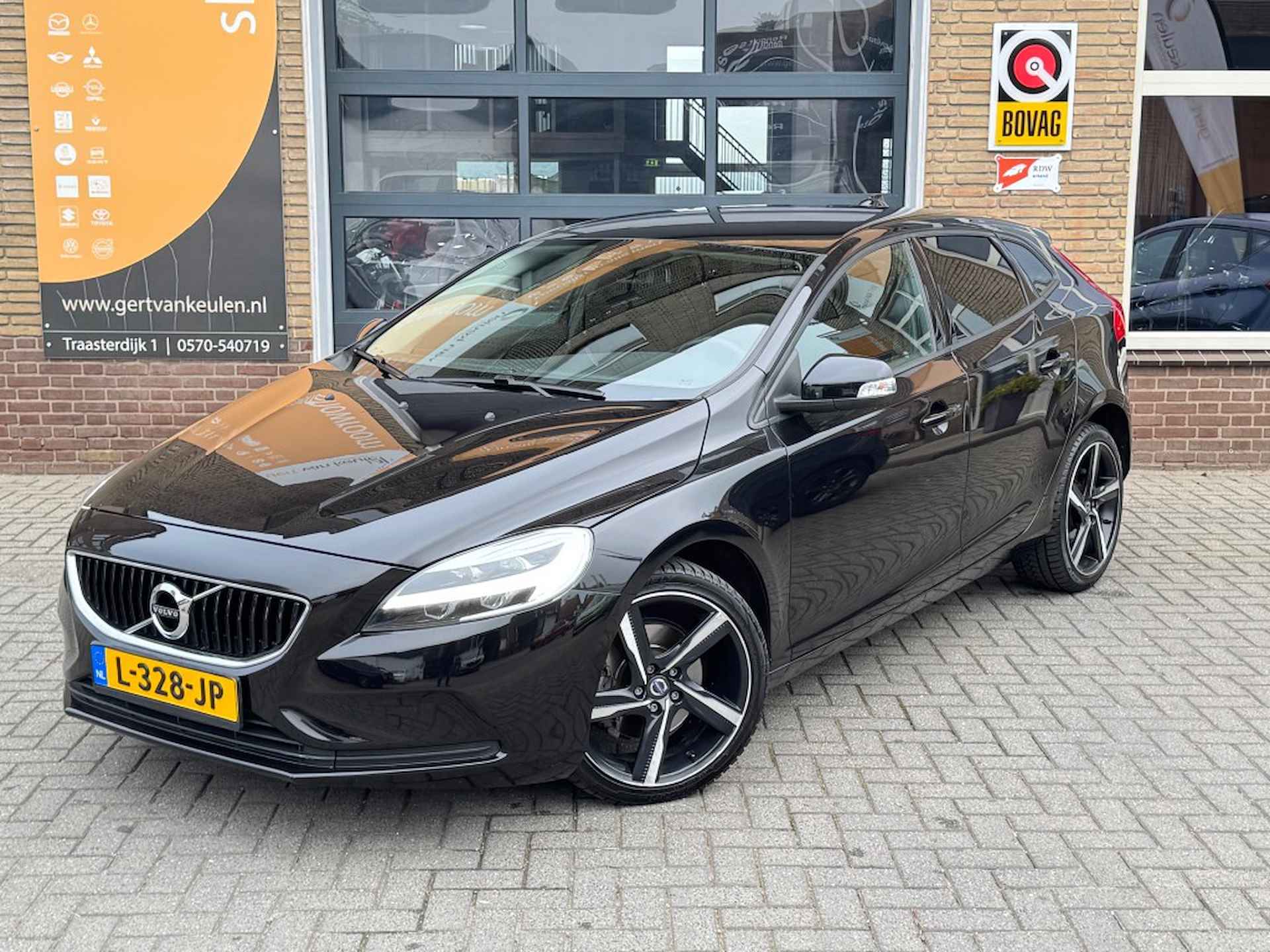 VOLVO V40 2.0 T2 MOMENTUM SPORT NAVI/LED/18LMV/PDC/CRUISE - 4/43