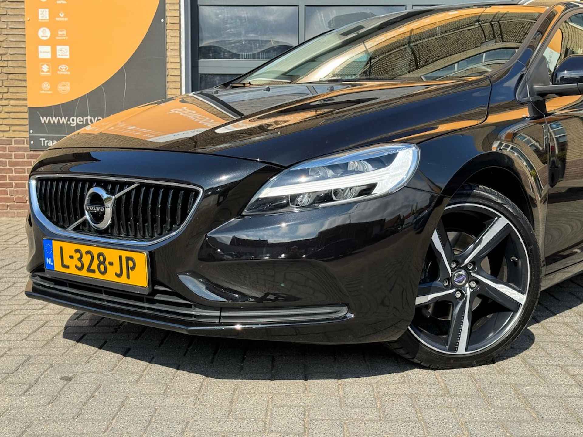 VOLVO V40 2.0 T2 MOMENTUM SPORT NAVI/LED/18LMV/PDC/CRUISE - 7/43