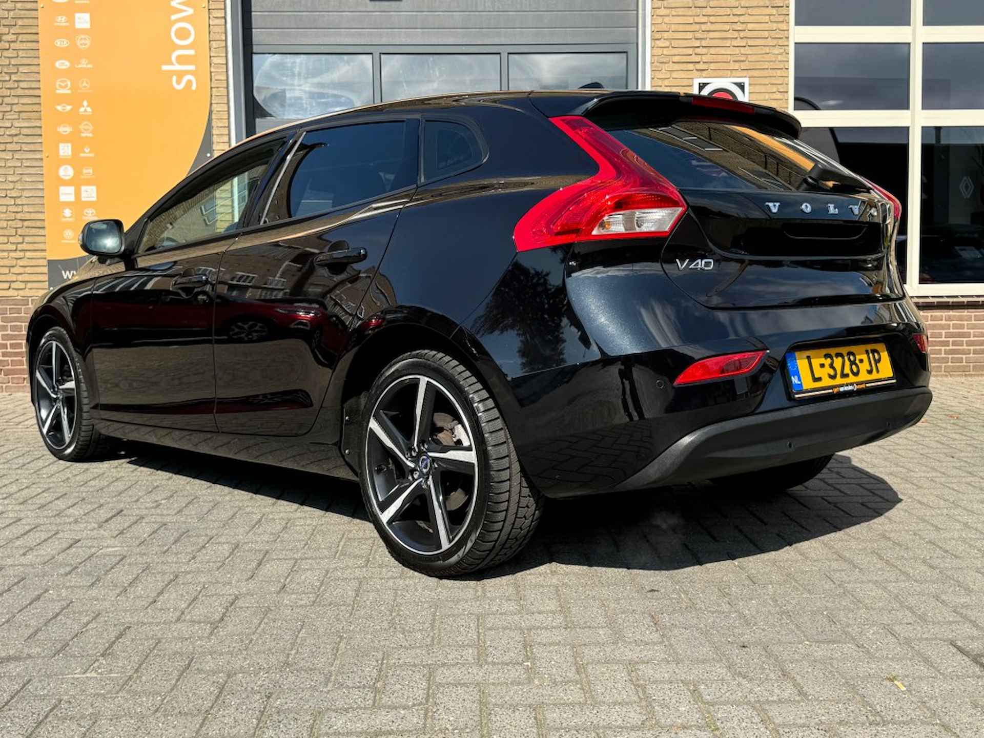 VOLVO V40 2.0 T2 MOMENTUM SPORT NAVI/LED/18LMV/PDC/CRUISE - 9/43