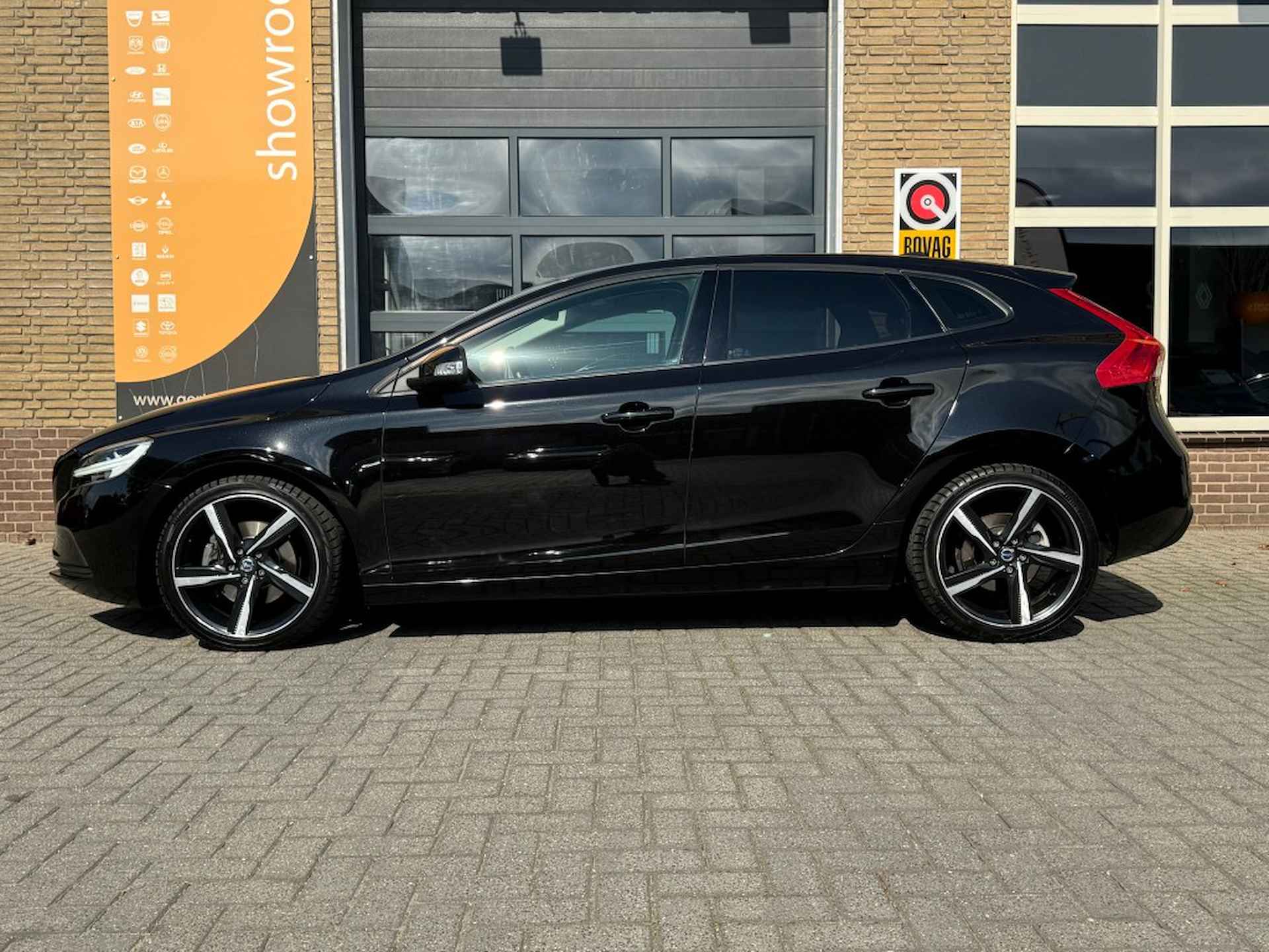 VOLVO V40 2.0 T2 MOMENTUM SPORT NAVI/LED/18LMV/PDC/CRUISE - 12/43