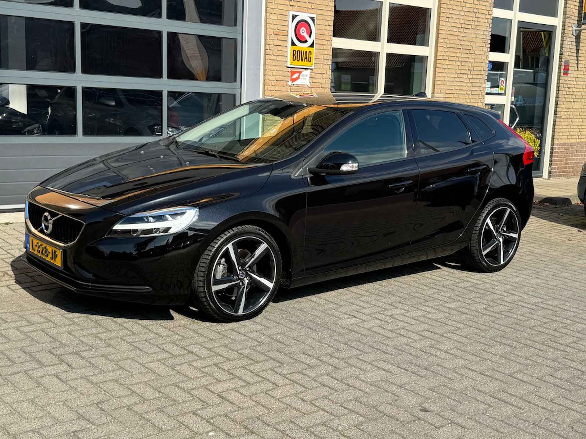 VOLVO V40 2.0 T2 MOMENTUM SPORT NAVI/LED/18LMV/PDC/CRUISE - 23/43