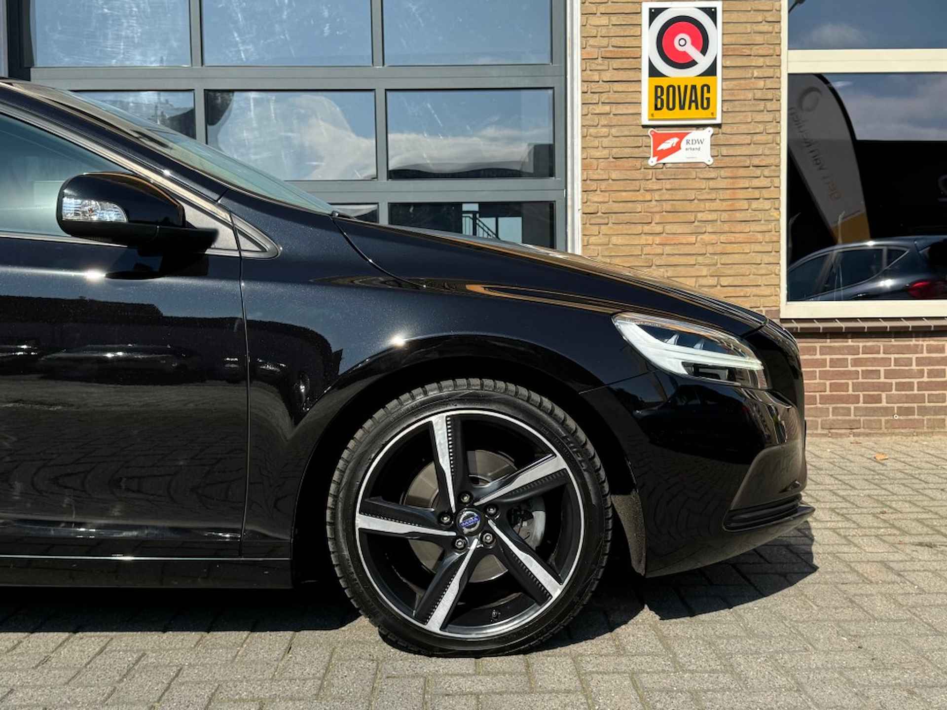 VOLVO V40 2.0 T2 MOMENTUM SPORT NAVI/LED/18LMV/PDC/CRUISE - 36/43