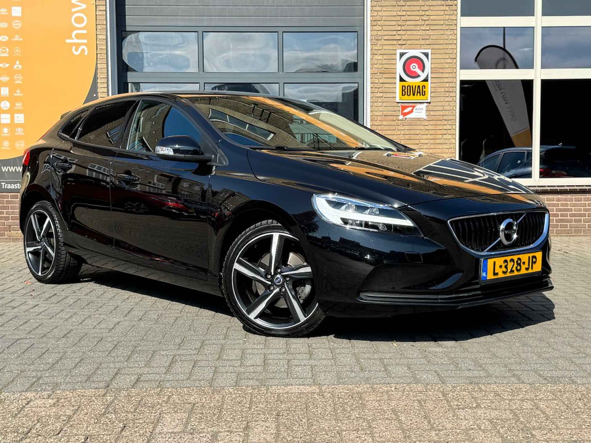 VOLVO V40 2.0 T2 MOMENTUM SPORT NAVI/LED/18LMV/PDC/CRUISE - 41/43