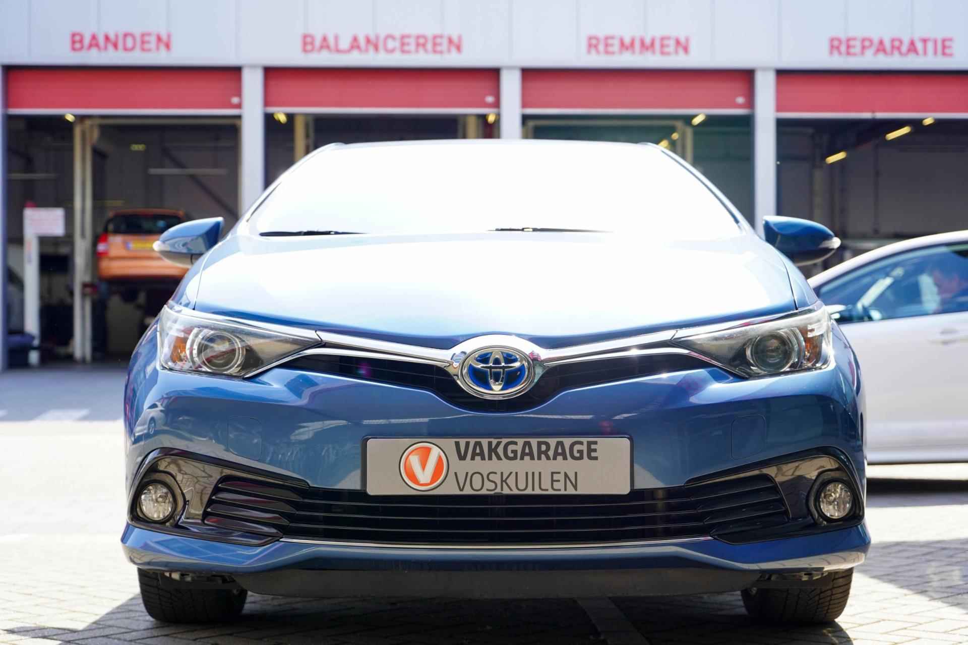 Toyota Auris 1.8 Hybrid Design Business - 37/40