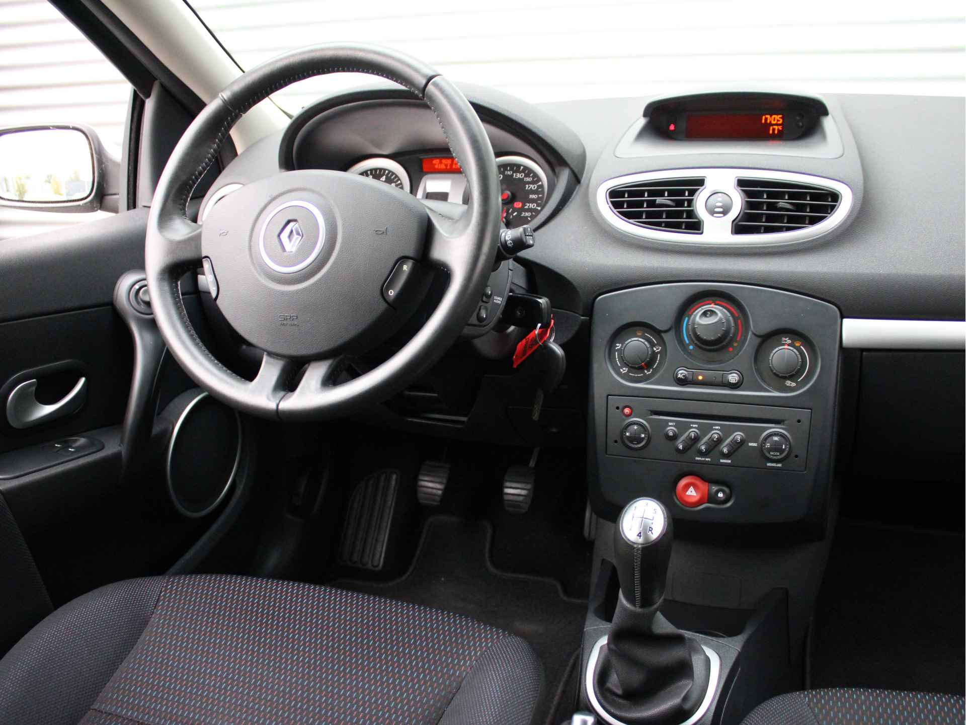 Renault Clio 1.2 TCE 100pk Collection | 100% Dealer Onderhouden! | Cruise Control | Airco | All-Seasons op 16"LMV | !! - 10/27