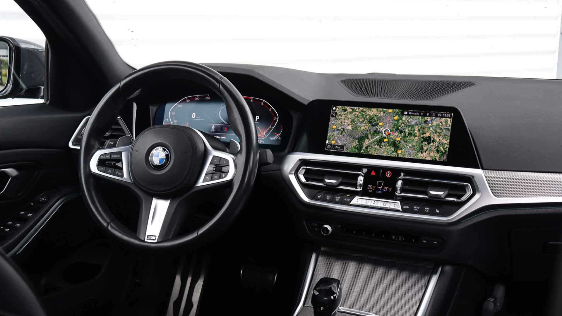 BMW 3-serie 320i High Executive M-Sport | Sportstoelen | Live Cockpit Professional | Leder | Shadow-Line - 10/29