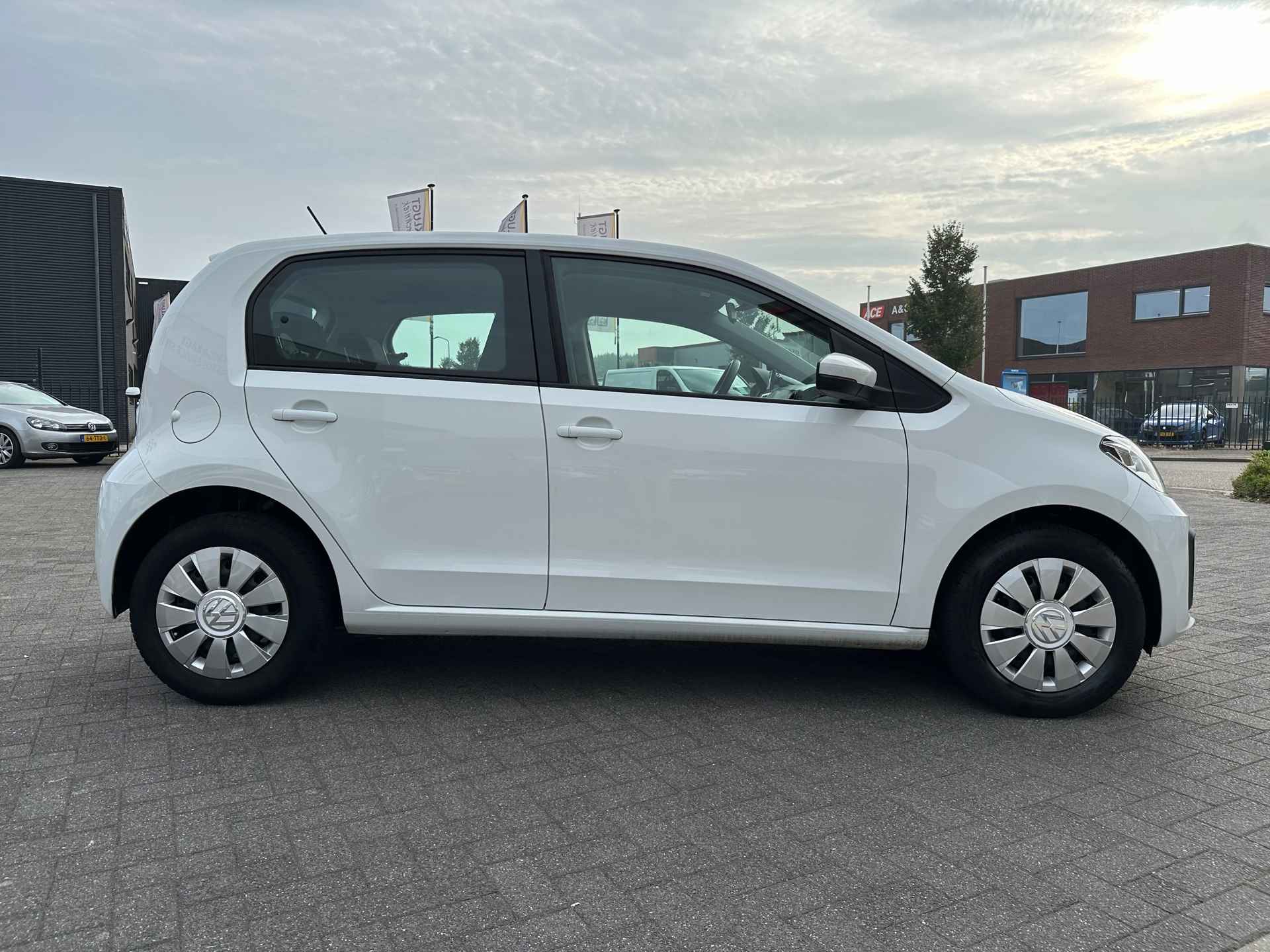 Volkswagen Up! 1.0 BMT move up!|Rijklaar Incl. Grote Beurt + 4 Nieuwe Banden|Automaat|Airco|Navigatie|5-Deurs - 19/30