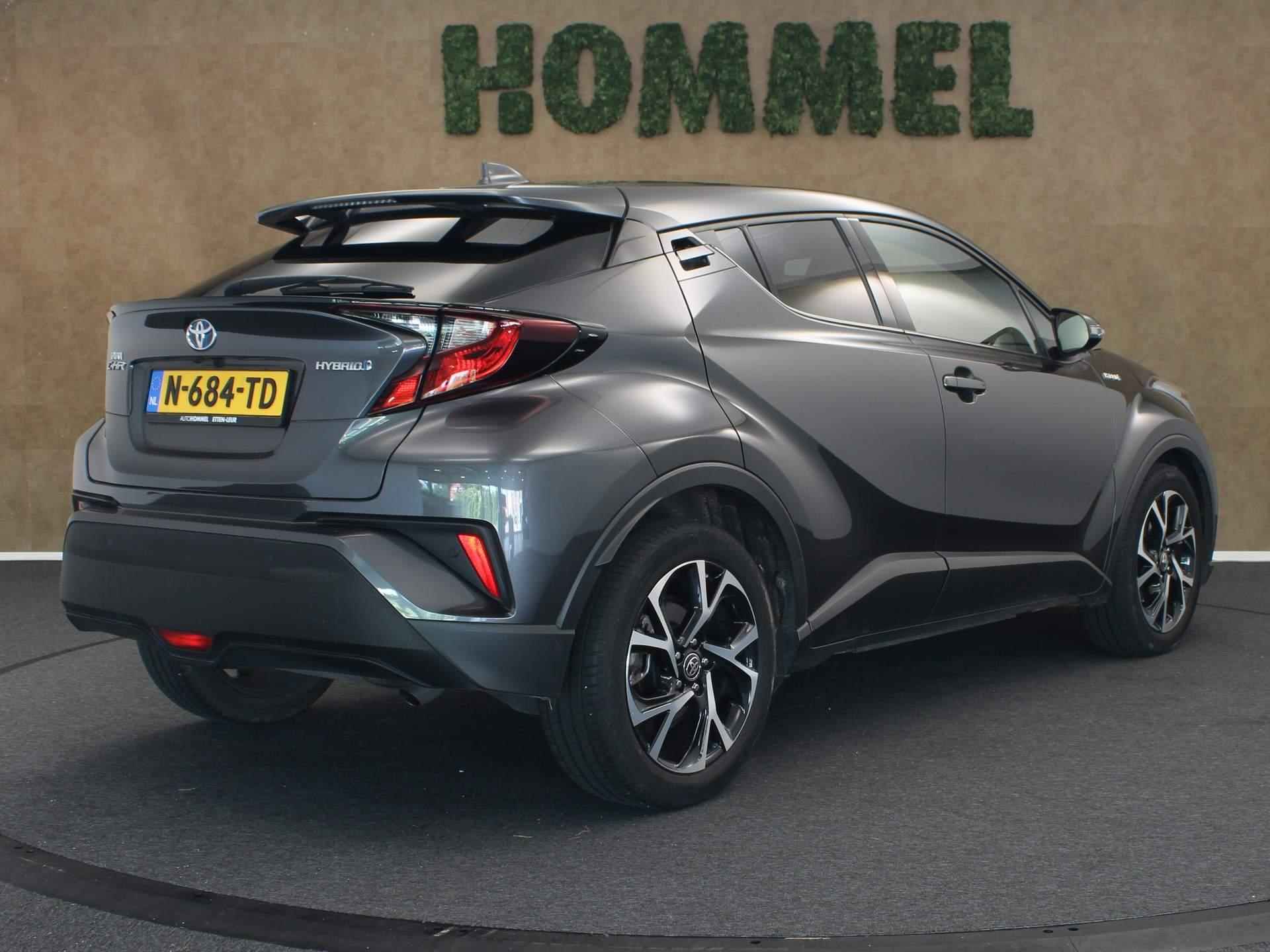 Toyota C-HR 1.8 Hybrid Dynamic - NAVIGATIE - KEYLESS ENTRY & START - PARKEERSENSOREN VOOR EN ACHTER - DODEHOEK DETECTIE - ADAPTIVE CRUISE CONTROL - ACHTERUITRIJ CAMERA - CLIMATE CONTROL - 2/32