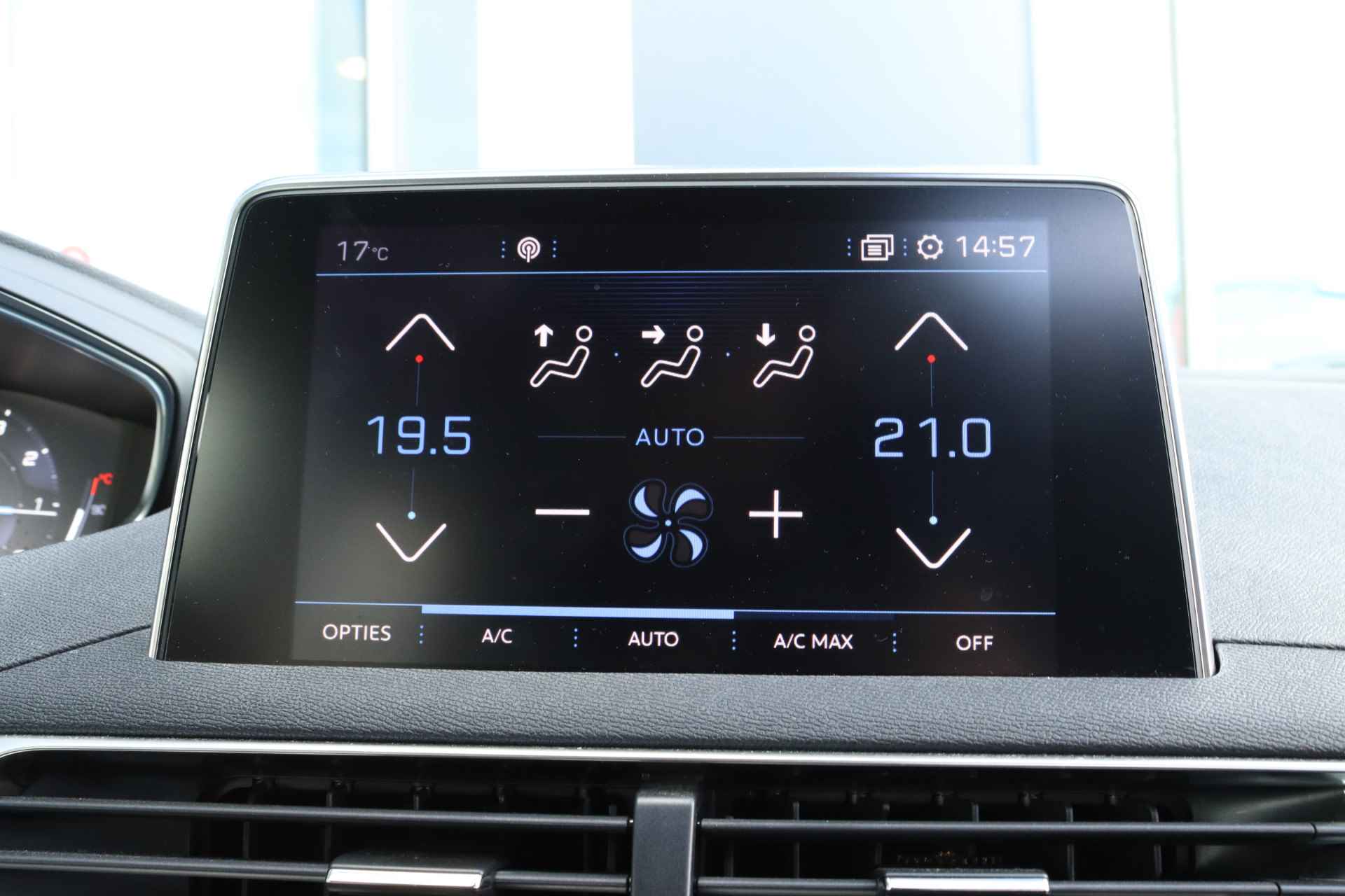 Peugeot 3008 1.2 PureTech Allure | Schuifdak | Trekhaak | Cruise Control |Camera | Navi | Carplay - 28/37