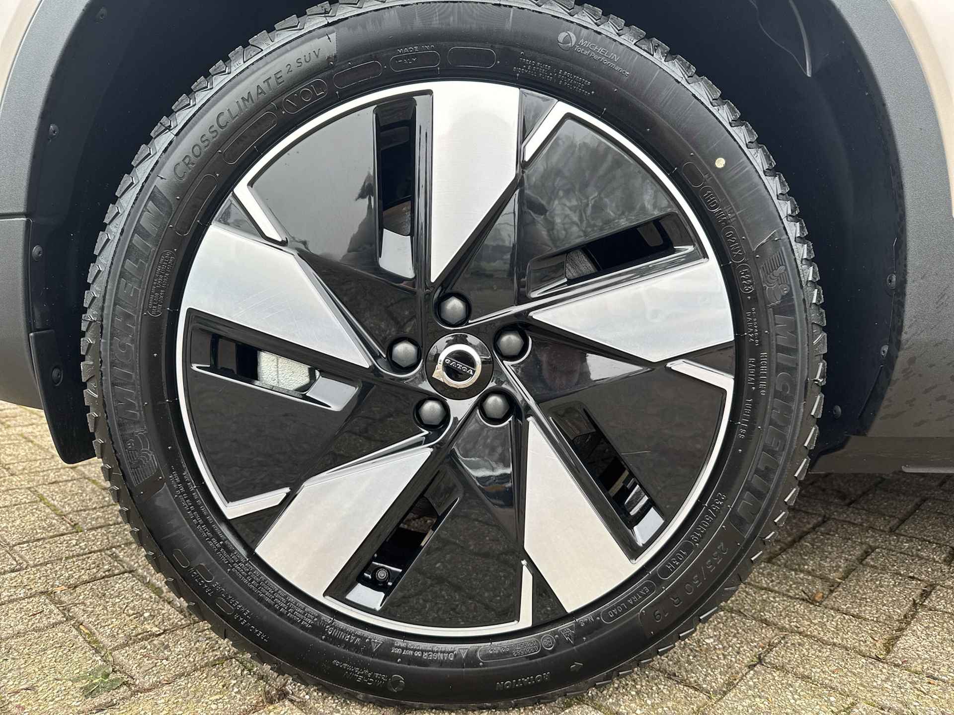 Volvo XC40 Single Motor Extended Range Plus 82 kWh / uit voorraad leverbaar / vrijgesteld van BPM / inclusief Volvo Subsidie / - 6/30