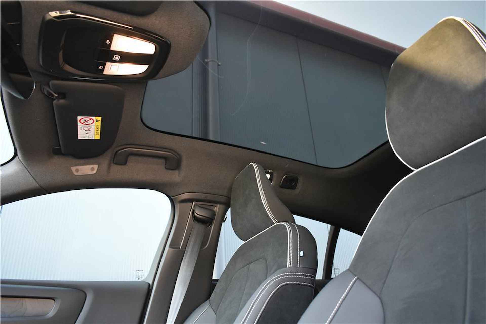 Volvo C40 Recharge Plus 69 kWh | Stoelverwarming | Achteruitrijcamera | 20 inch | Getinte ramen | - 6/18