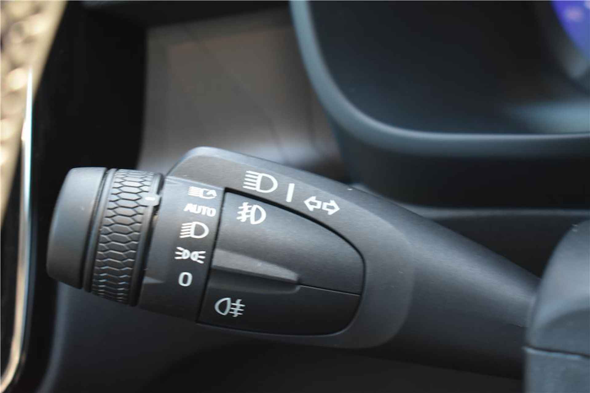 Volvo C40 Recharge Plus 69 kWh | Stoelverwarming | Achteruitrijcamera | 20 inch | Getinte ramen | - 11/18
