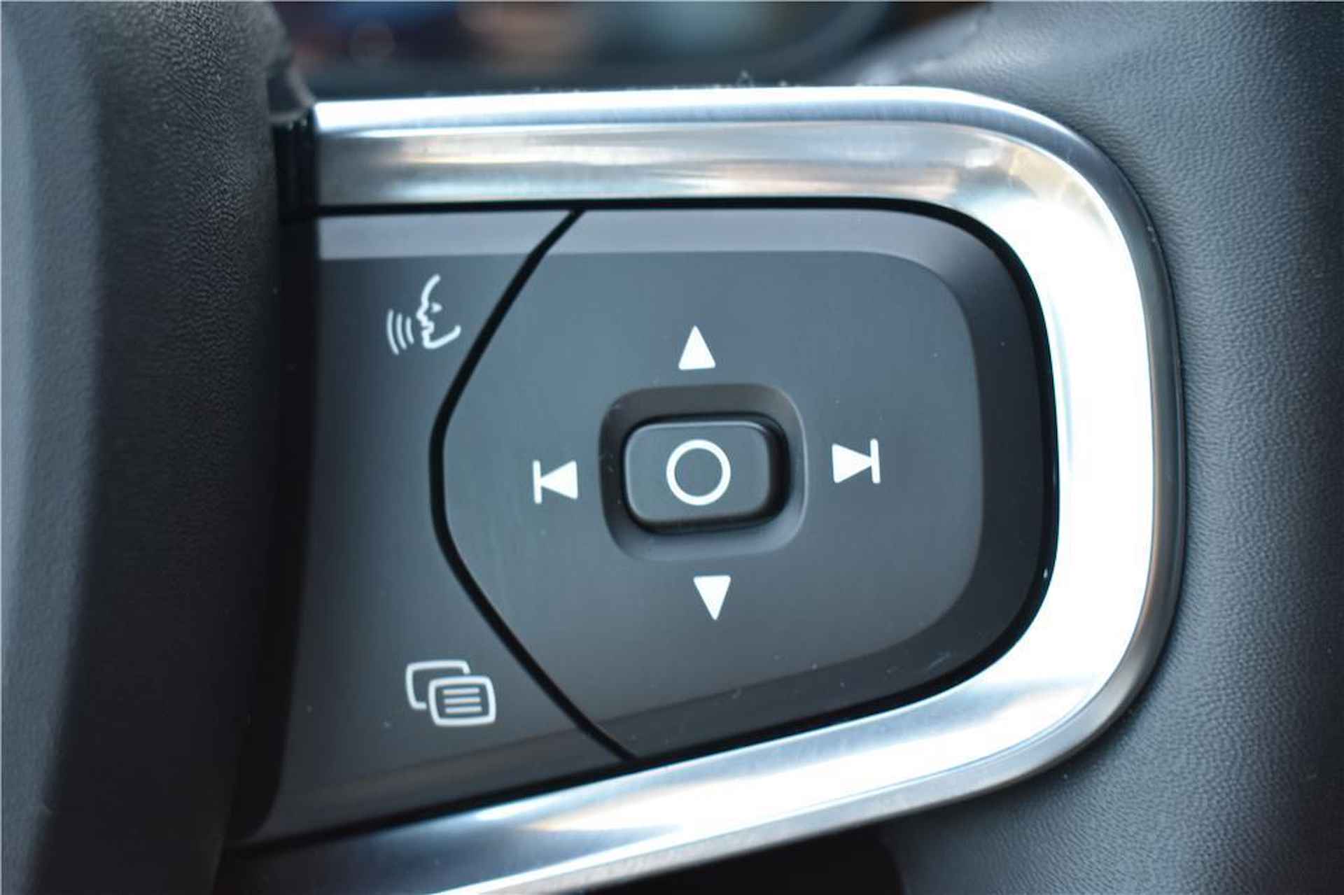 Volvo C40 Recharge Plus 69 kWh | Stoelverwarming | Achteruitrijcamera | 20 inch | Getinte ramen | - 12/18