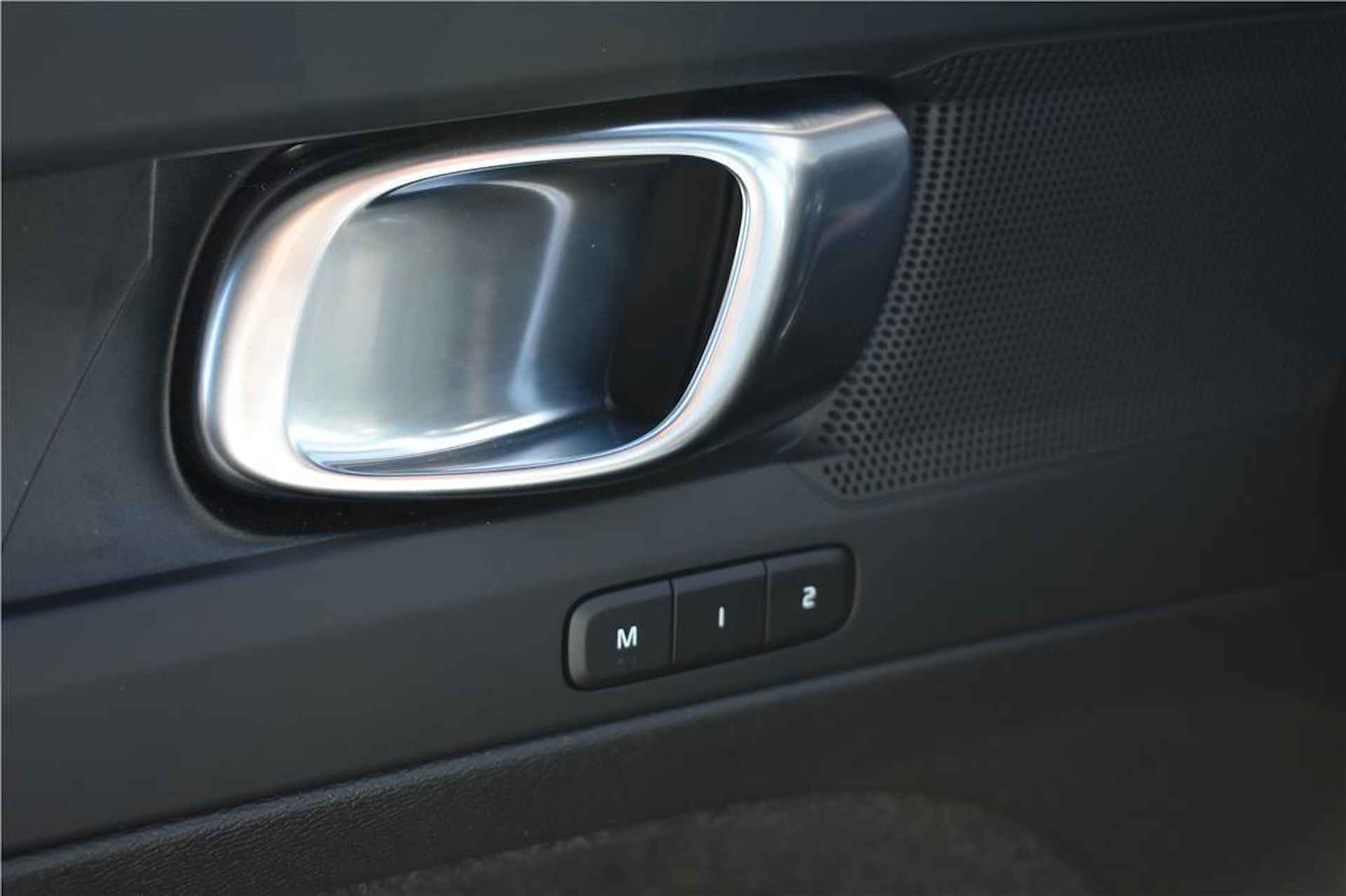Volvo C40 Recharge Plus 69 kWh | Stoelverwarming | Achteruitrijcamera | 20 inch | Getinte ramen | - 15/18
