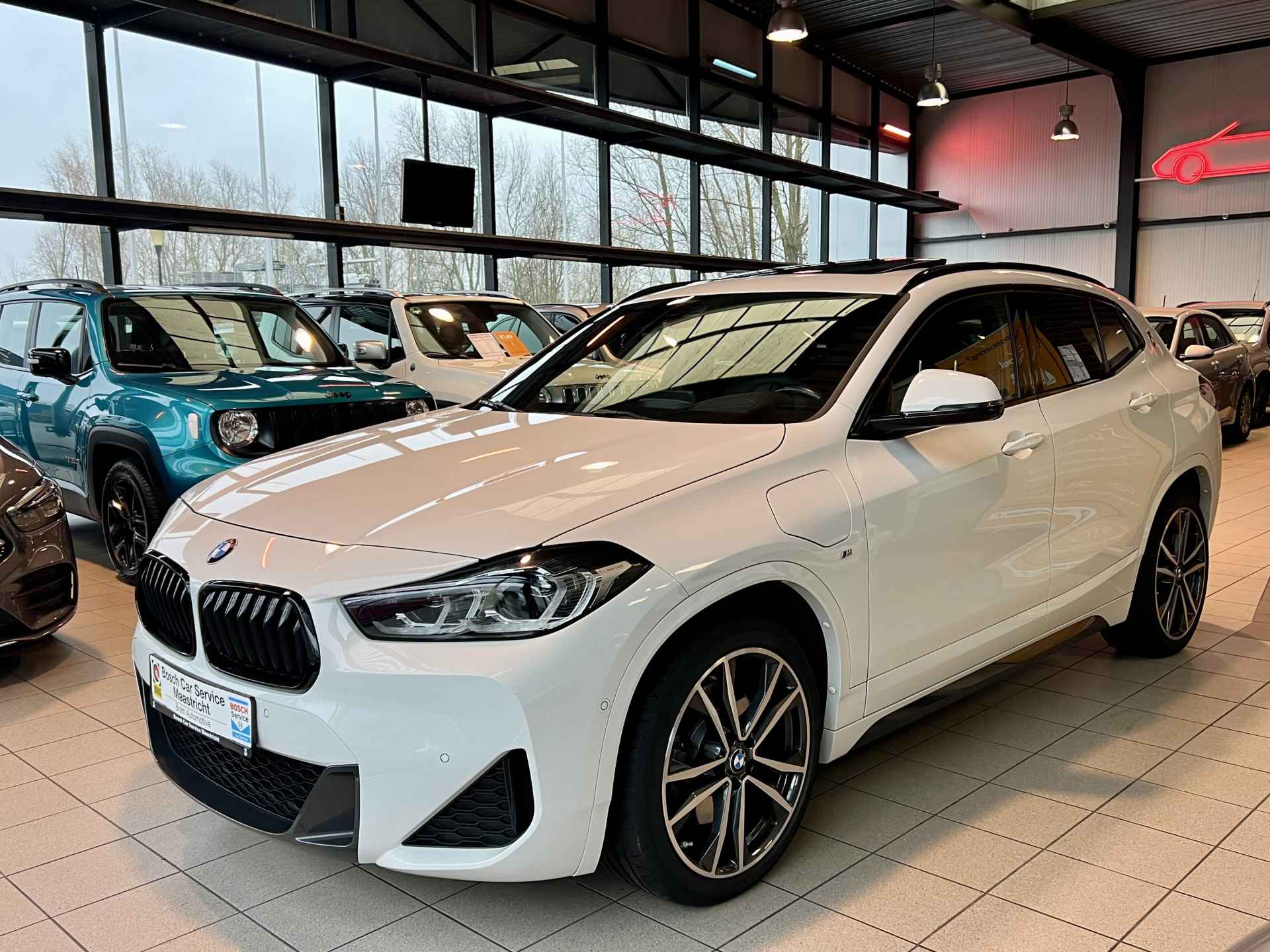 BMW X2 xDrive25e M-Sport | HUD | Pano | Harman & K | Adaptiv CC | 19'' | High Executive Adaptive CC |  Noodremsyst assist - Snelh-/afstandsreg- Camera  Interesse, Proefrit? Bel of app met: 06-24 28 28 42 - 13/44