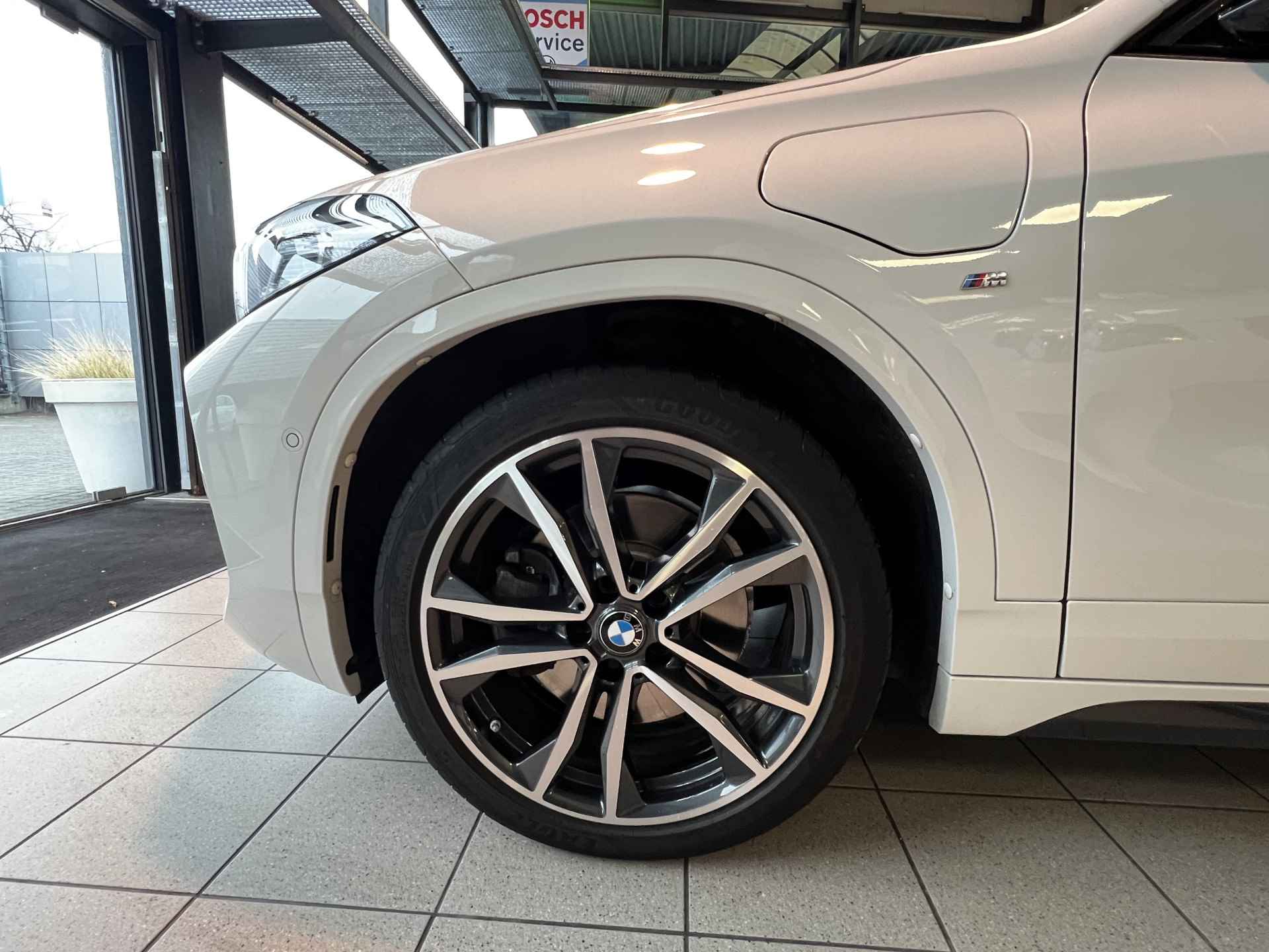 BMW X2 xDrive25e M-Sport | HUD | Pano | Harman & K | Adaptiv CC | 19'' | High Executive Adaptive CC |  Noodremsyst assist - Snelh-/afstandsreg- Camera  Interesse, Proefrit? Bel of app met: 06-24 28 28 42 - 39/44