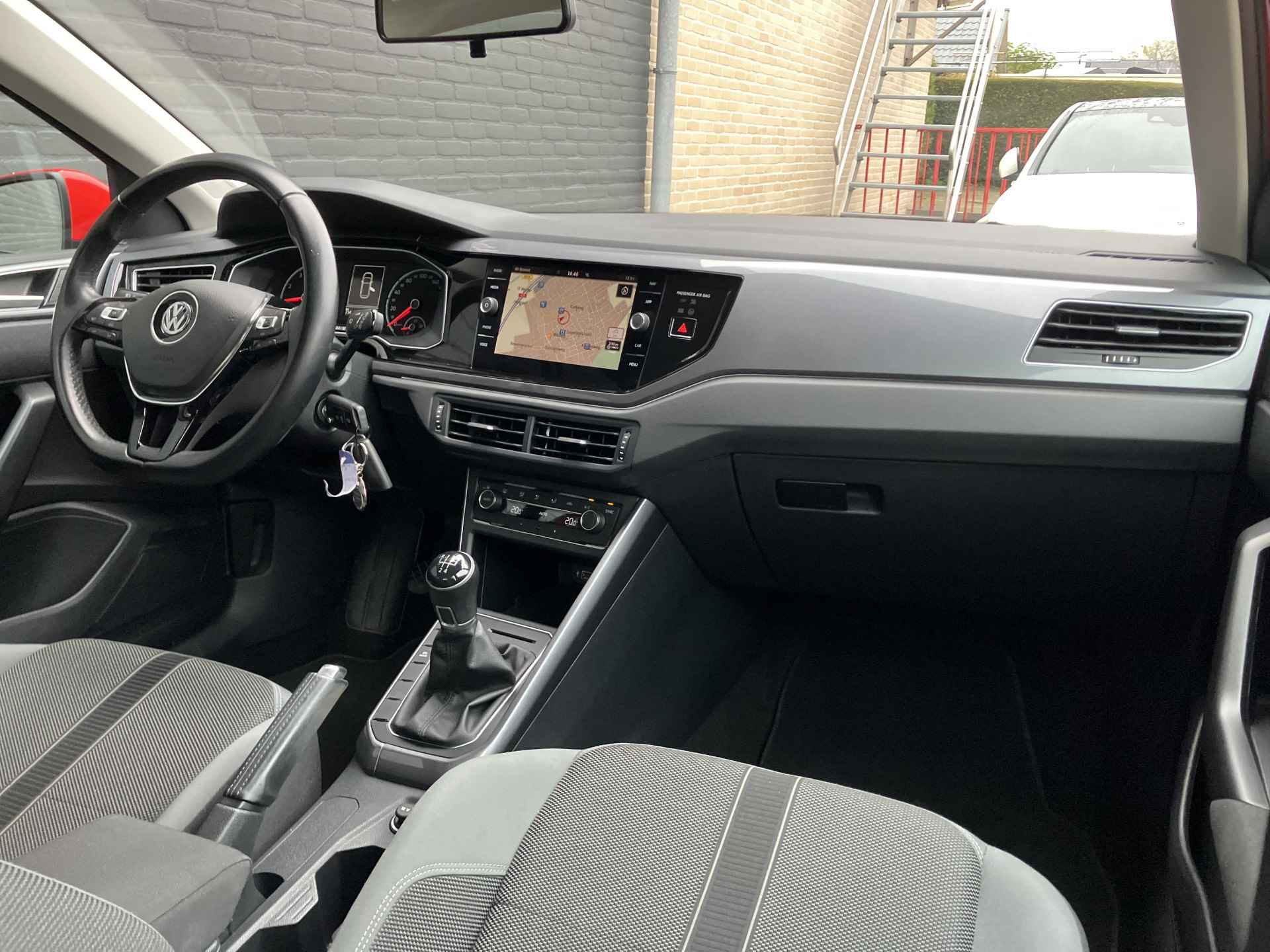 Volkswagen Polo 1.0 TSI Highline | 1e eigenaar | dealer onderhouden | navigatie | adap. cruise | apple carplay/android auto - 17/35