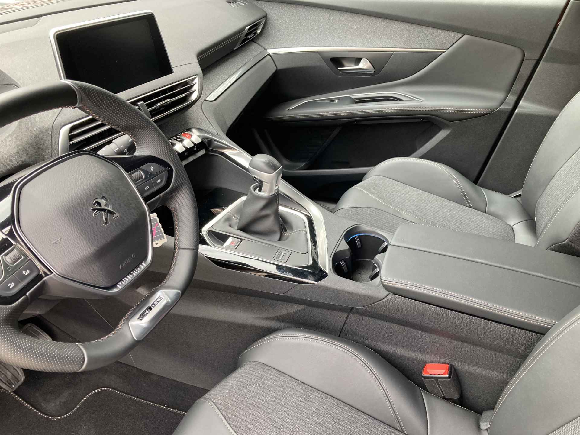 Peugeot 3008 1.2 PureTech GT Line | i-Cockpit | Dodehoek sensor | Half leder | Rijklaarprijs incl. garantie! - 17/31