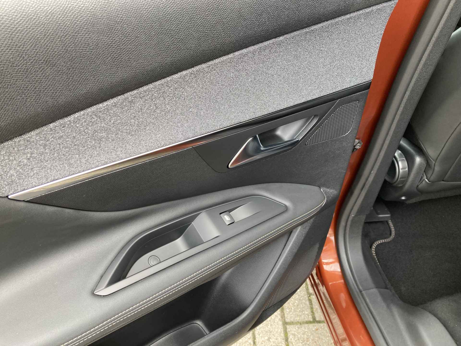 Peugeot 3008 1.2 PureTech GT Line | i-Cockpit | Dodehoek sensor | Half leder | Rijklaarprijs incl. garantie! - 20/31