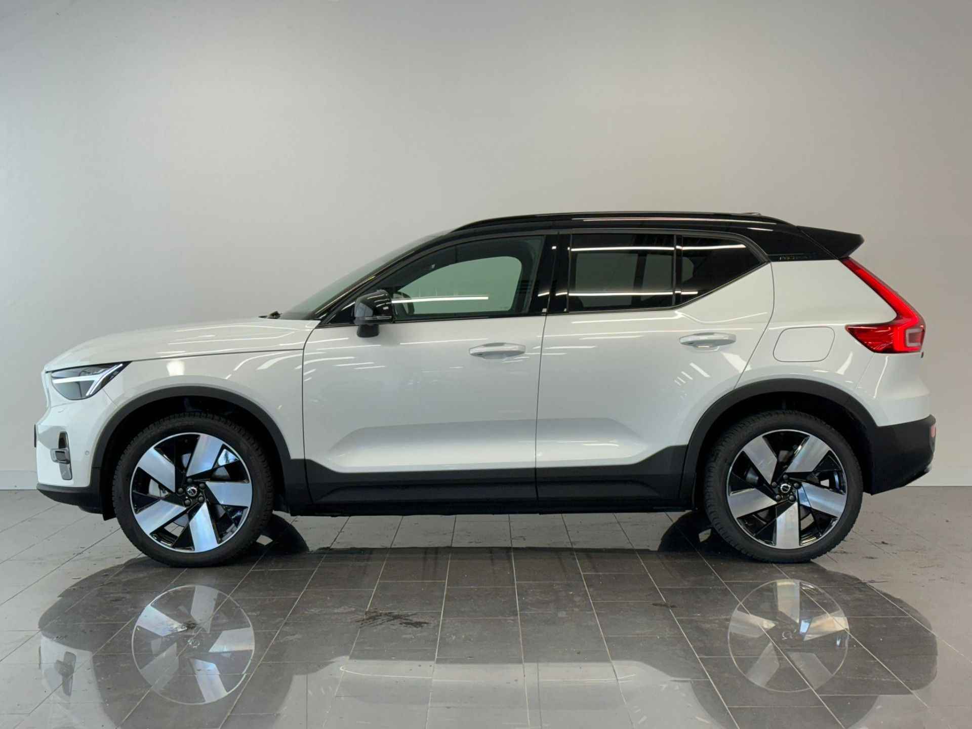 Volvo XC40 Single Motor Extended Range Ultimate 82 kWh - 2/49