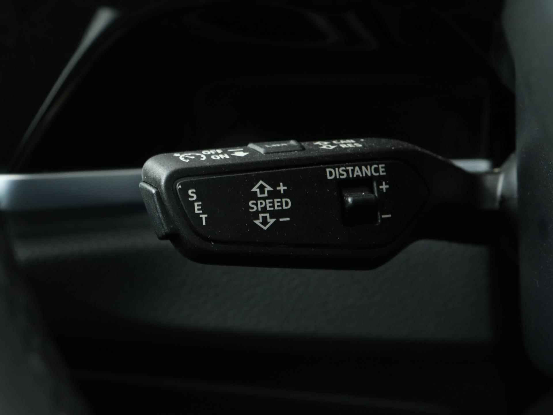 Audi Q3 40 TFSI Quattro S edition 190PK | S-line | Automaat | Panoramadak | Camera | Trekhaak | Optiek zwart | Navigatie | Climate Control | Audi Soundsystem | Matrix Led | Privacy glass | Stoelverwarming | Adaptive cruise control | Fabrieksgarantie tot 2027 | - 16/33
